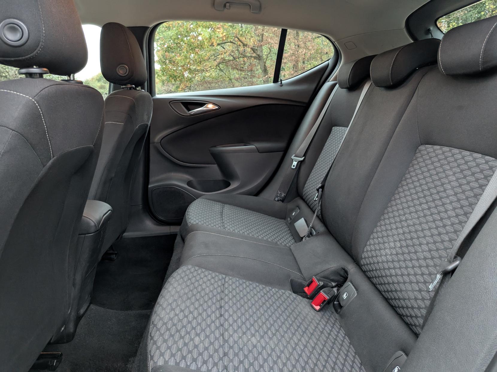 Vauxhall Astra 1.4i Turbo Tech Line Hatchback 5dr Petrol Manual Euro 6 (125 ps)