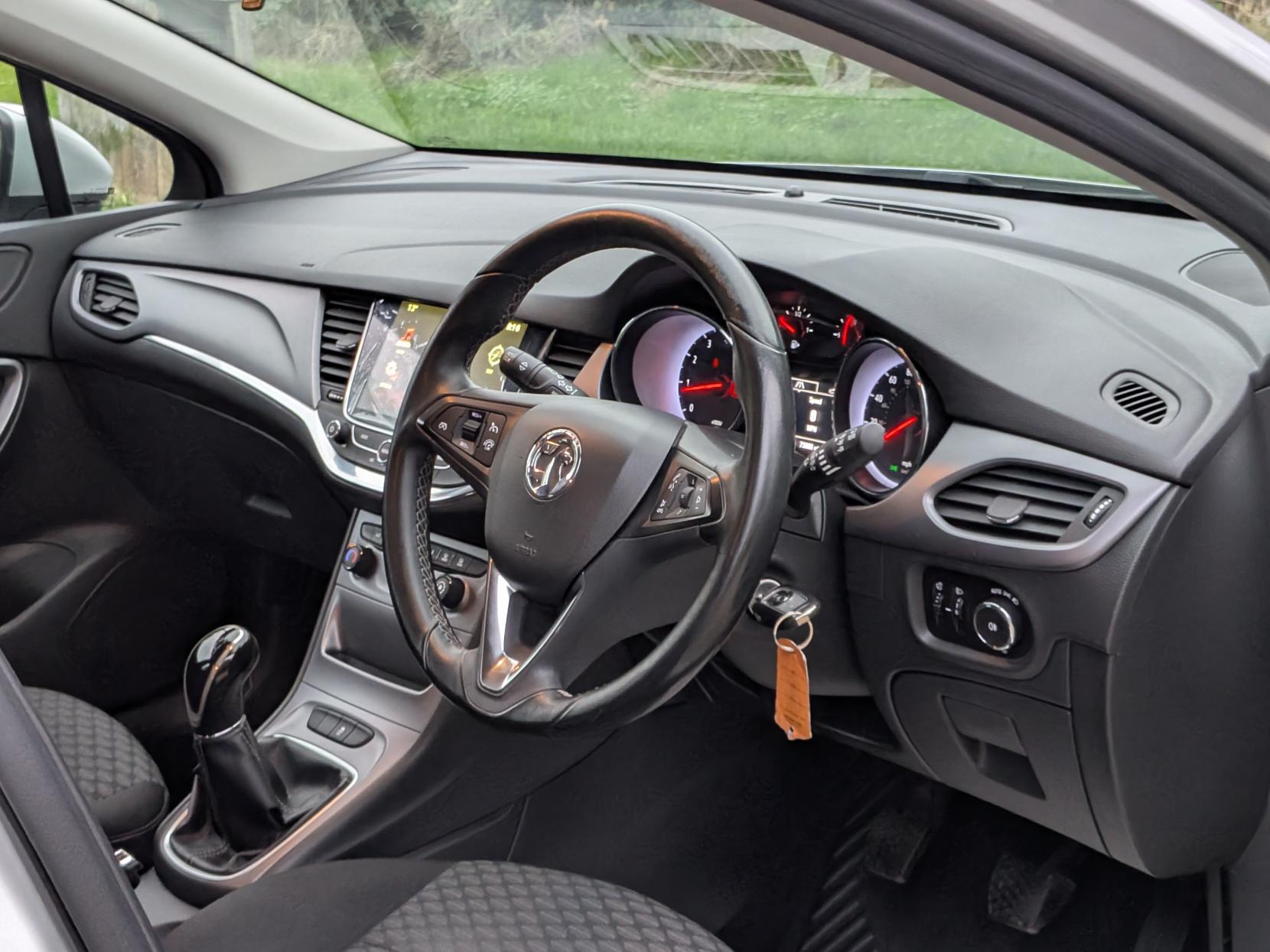 Vauxhall Astra 1.4i Turbo Tech Line Hatchback 5dr Petrol Manual Euro 6 (125 ps)