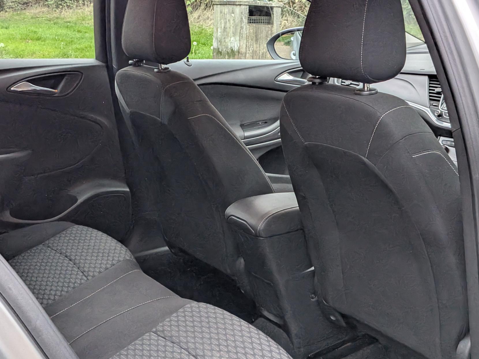 Vauxhall Astra 1.4i Turbo Tech Line Hatchback 5dr Petrol Manual Euro 6 (125 ps)
