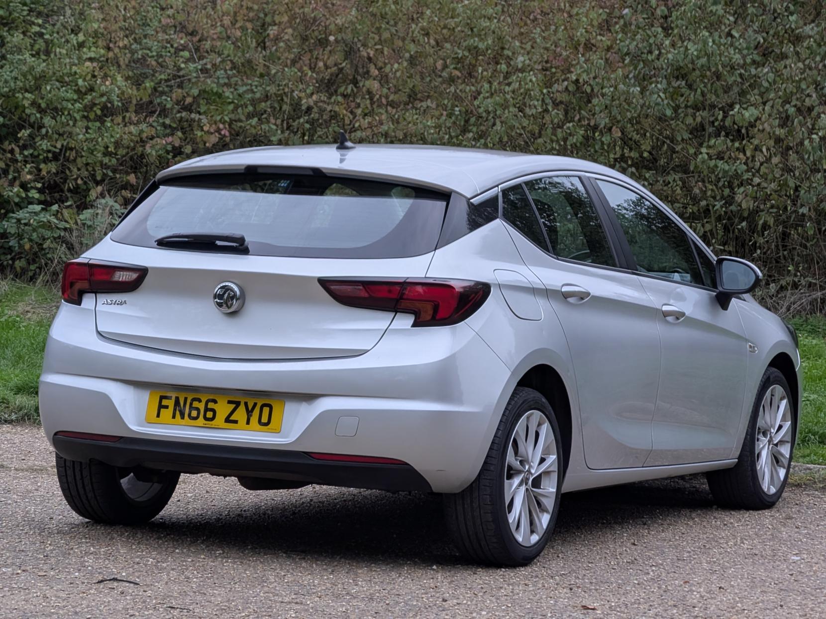 Vauxhall Astra 1.4i Turbo Tech Line Hatchback 5dr Petrol Manual Euro 6 (125 ps)