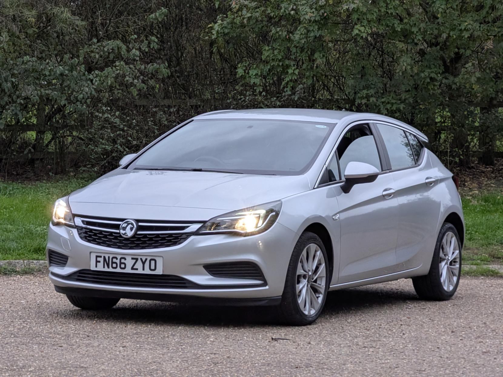 Vauxhall Astra 1.4i Turbo Tech Line Hatchback 5dr Petrol Manual Euro 6 (125 ps)