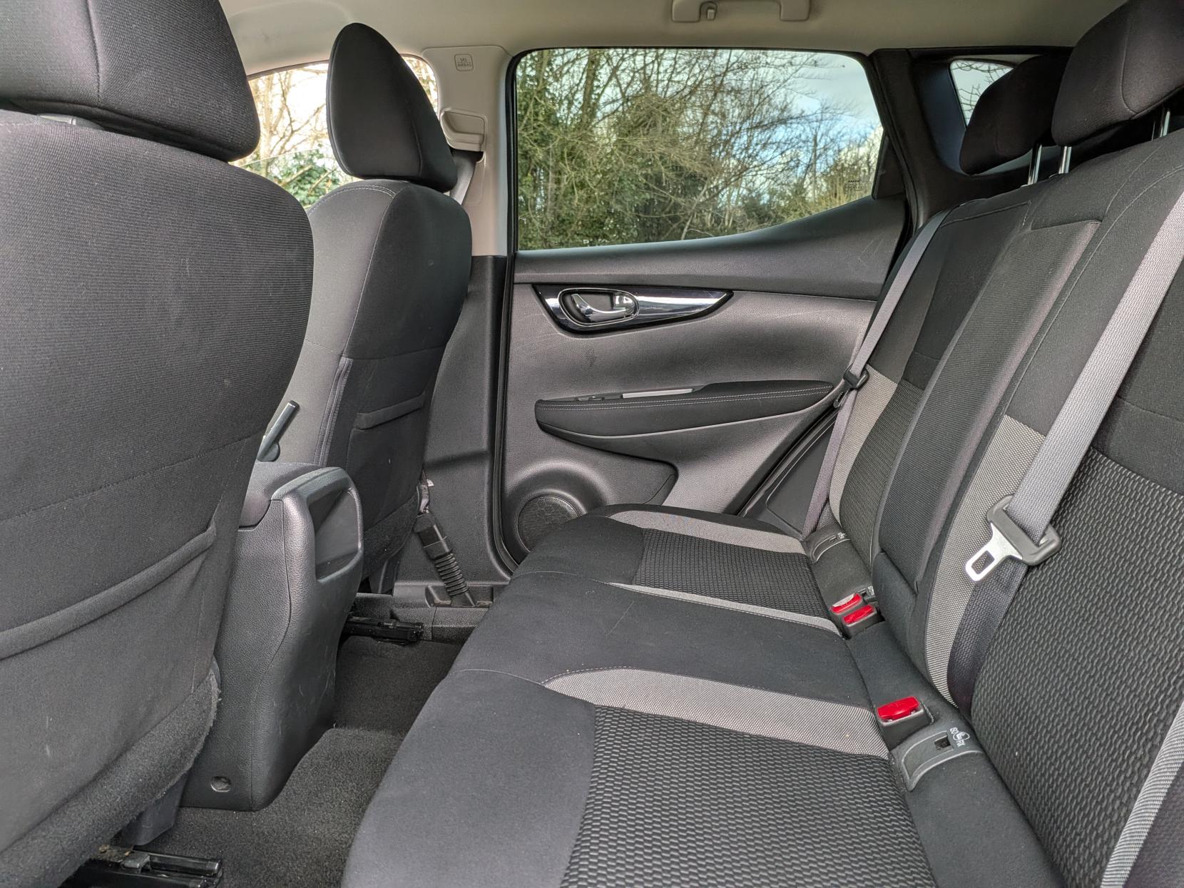 Nissan Qashqai 1.2 DIG-T Acenta SUV 5dr Petrol Manual Euro 6 (s/s) (115 ps)