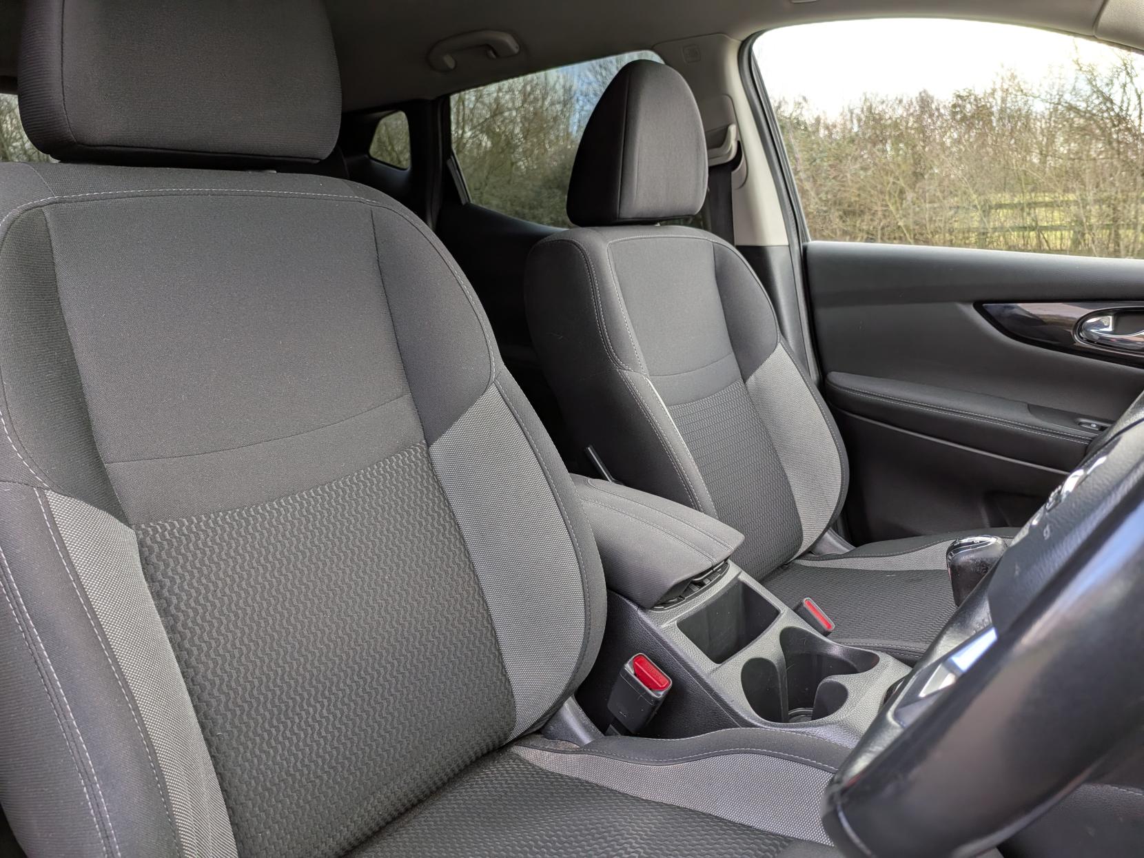 Nissan Qashqai 1.2 DIG-T Acenta SUV 5dr Petrol Manual Euro 6 (s/s) (115 ps)