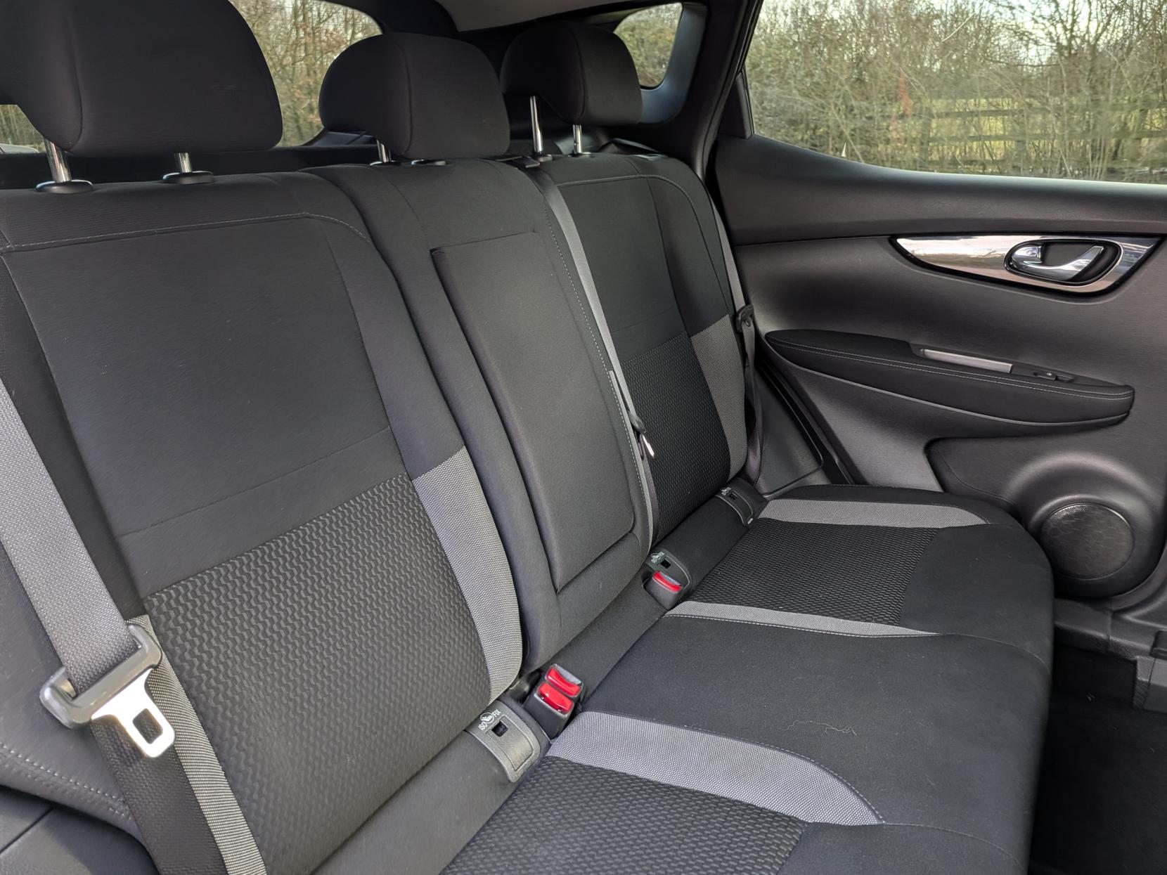 Nissan Qashqai 1.2 DIG-T Acenta SUV 5dr Petrol Manual Euro 6 (s/s) (115 ps)