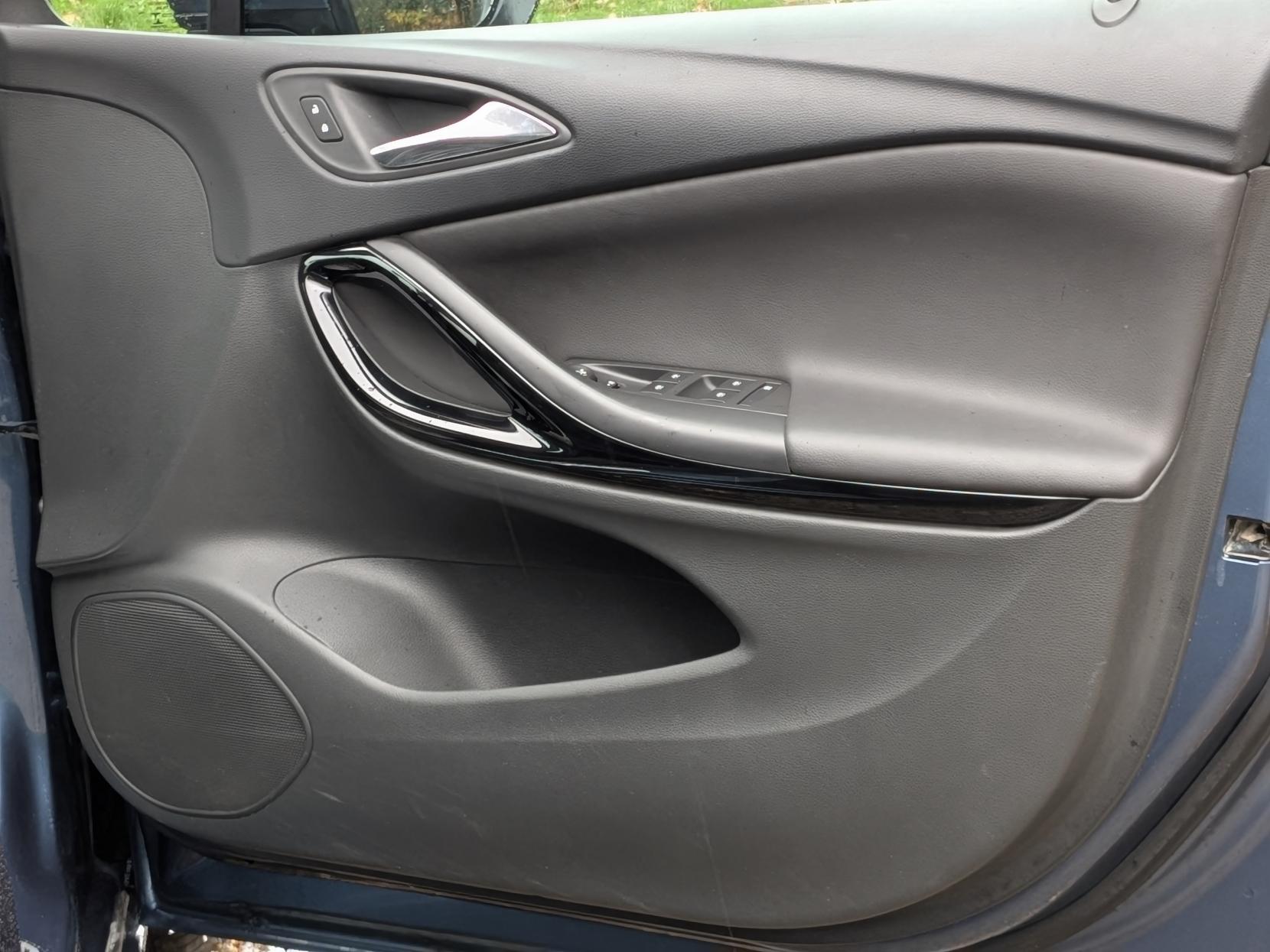 Vauxhall Astra 1.4i Turbo Elite Nav Hatchback 5dr Petrol Manual Euro 6 (150 ps)