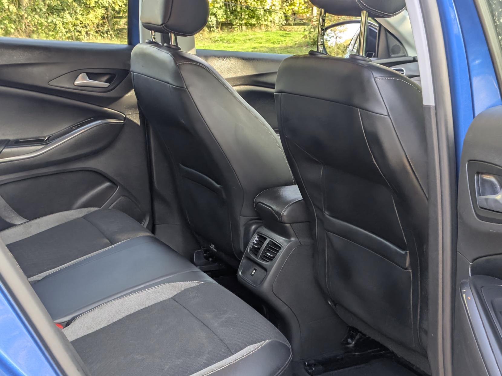 Vauxhall Grandland X 1.5 Turbo D BlueInjection Sport Nav SUV 5dr Diesel Auto Euro 6 (s/s) (130 ps)