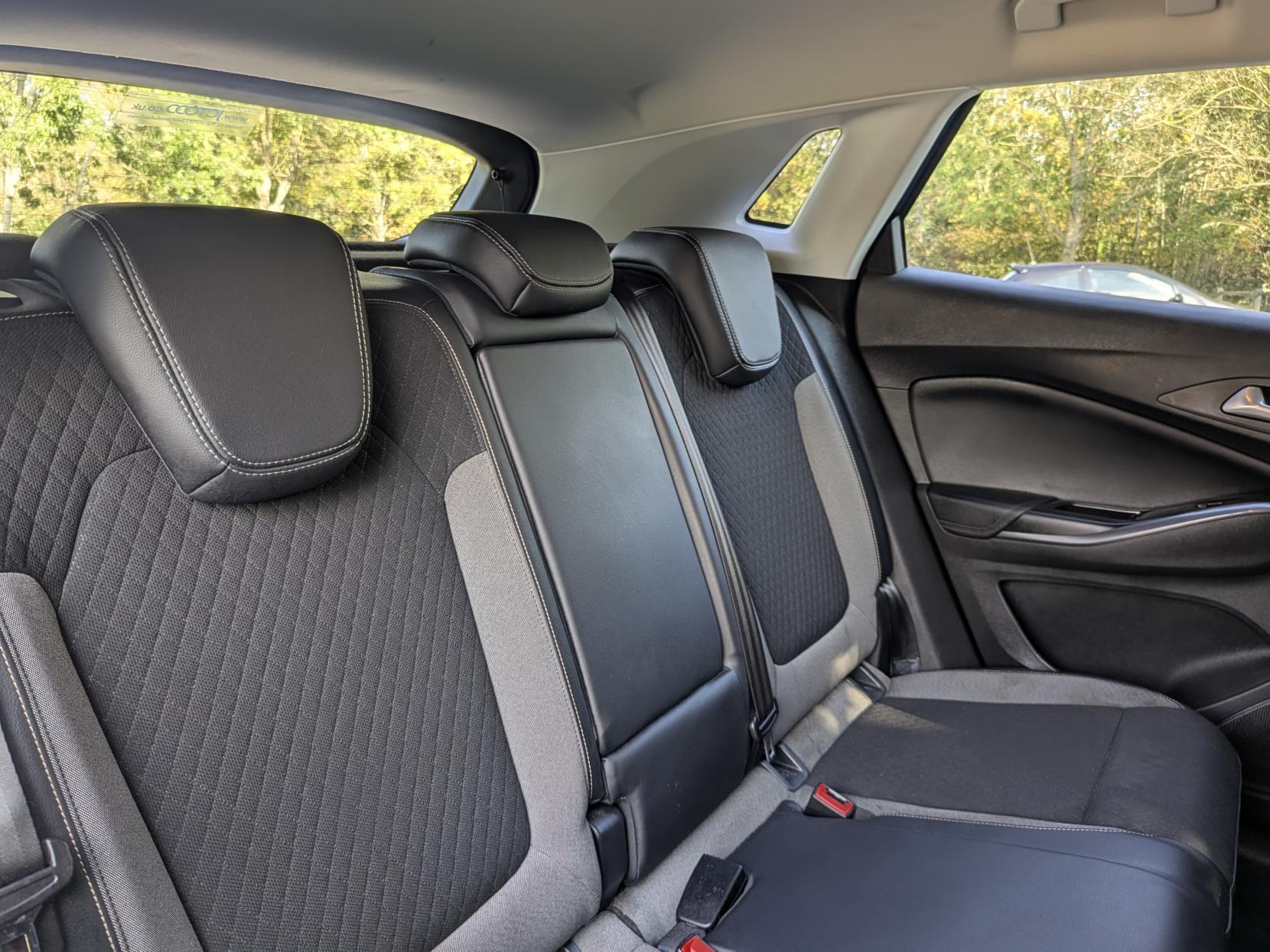 Vauxhall Grandland X 1.5 Turbo D BlueInjection Sport Nav SUV 5dr Diesel Auto Euro 6 (s/s) (130 ps)