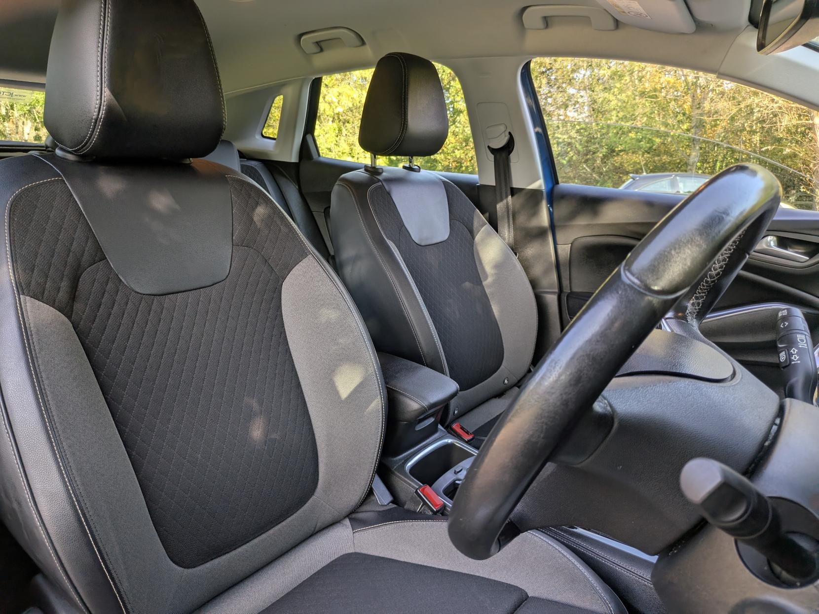 Vauxhall Grandland X 1.5 Turbo D BlueInjection Sport Nav SUV 5dr Diesel Auto Euro 6 (s/s) (130 ps)