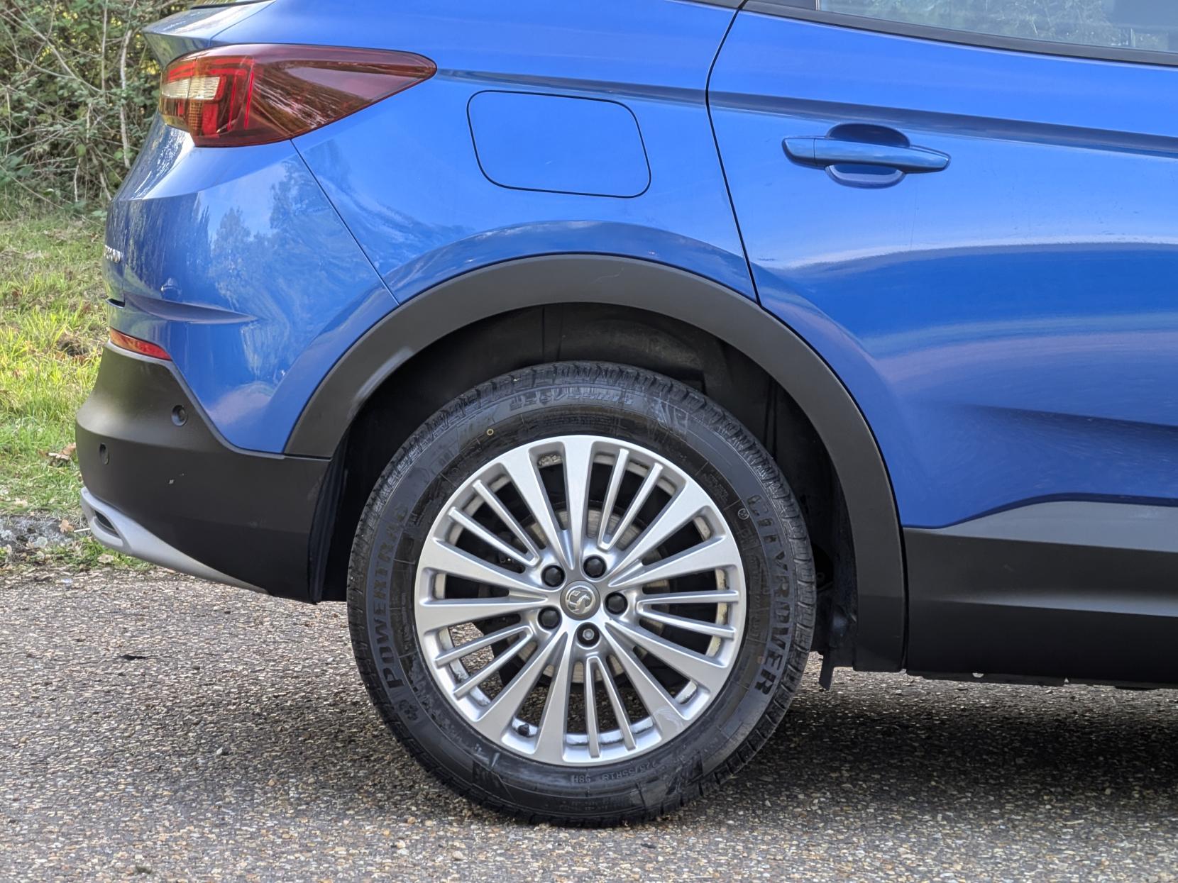 Vauxhall Grandland X 1.5 Turbo D BlueInjection Sport Nav SUV 5dr Diesel Auto Euro 6 (s/s) (130 ps)