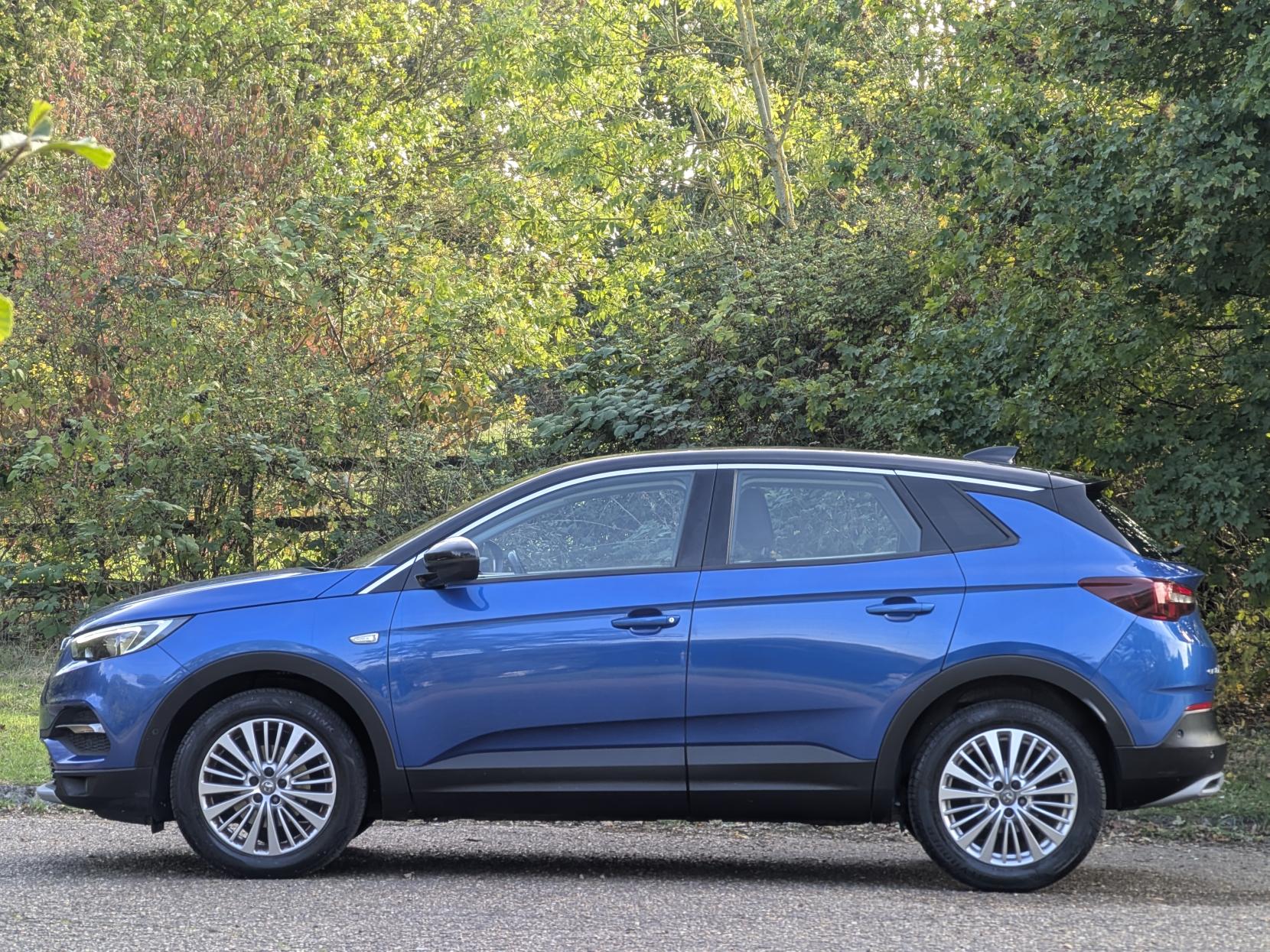 Vauxhall Grandland X 1.5 Turbo D BlueInjection Sport Nav SUV 5dr Diesel Auto Euro 6 (s/s) (130 ps)