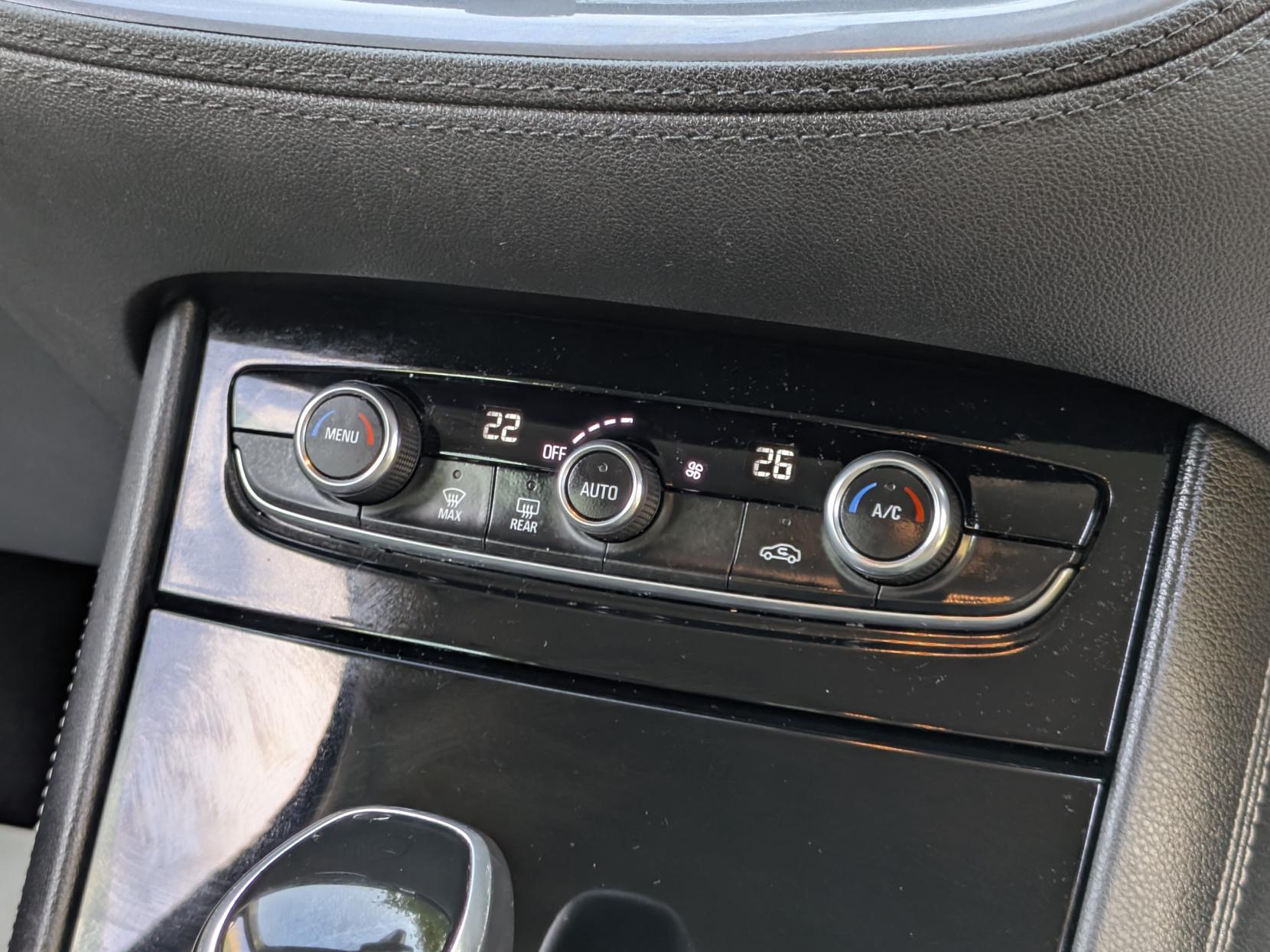 Vauxhall Grandland X 1.5 Turbo D BlueInjection Sport Nav SUV 5dr Diesel Auto Euro 6 (s/s) (130 ps)