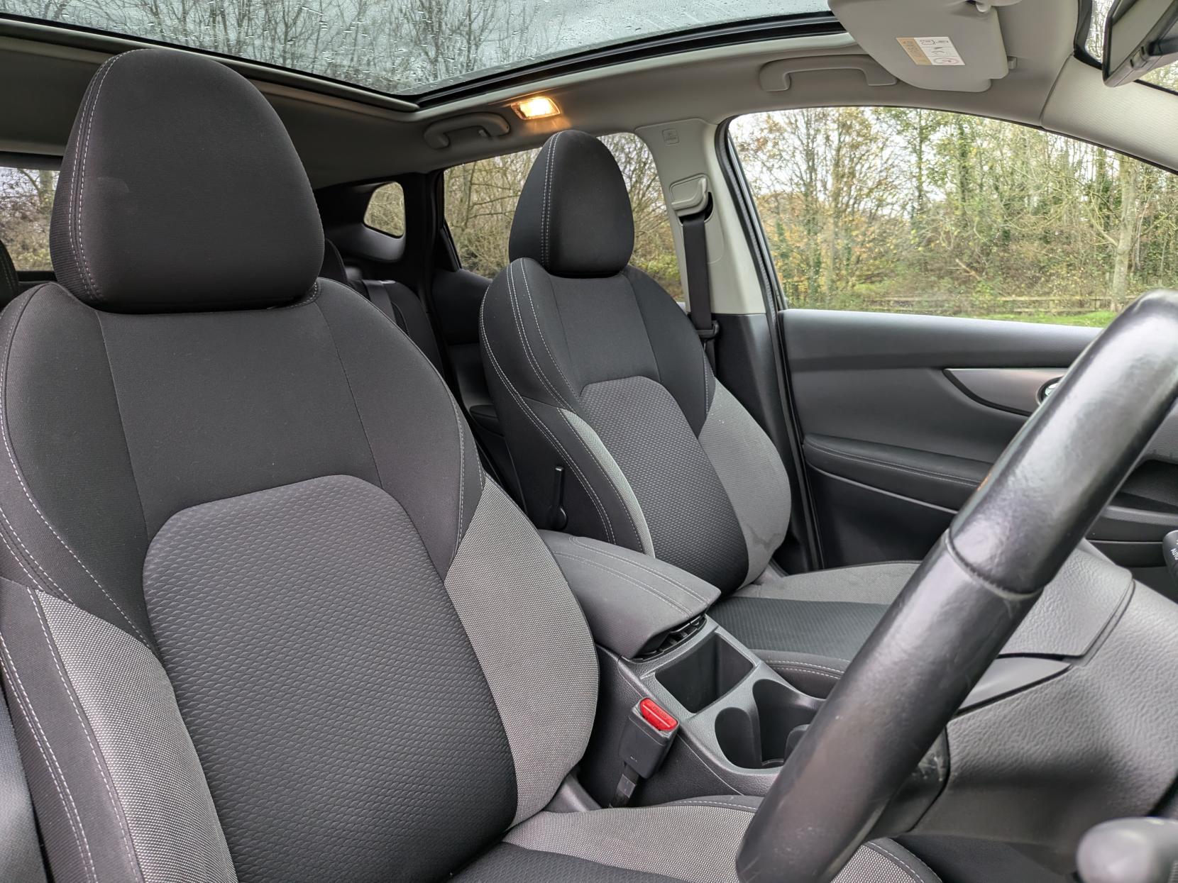 Nissan Qashqai 1.2 DIG-T N-Connecta SUV 5dr Petrol Manual Euro 6 (s/s) (115 ps)