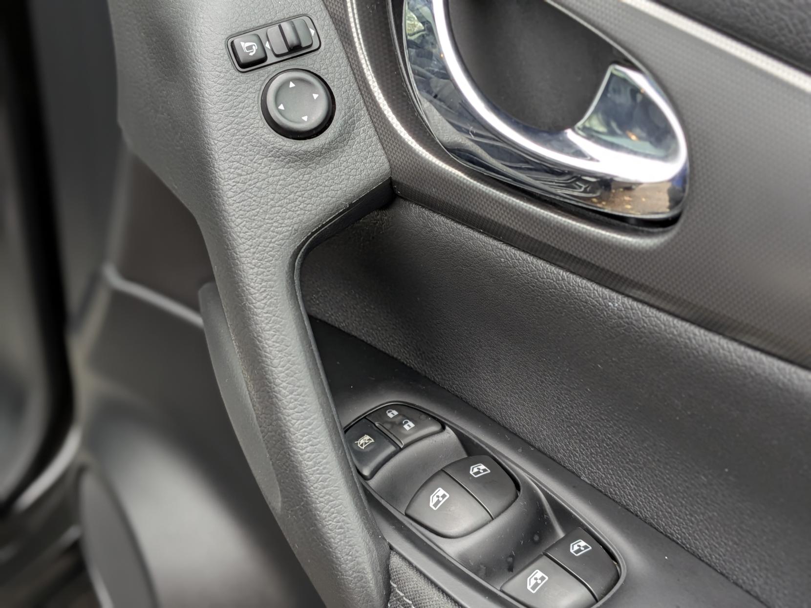 Nissan Qashqai 1.2 DIG-T N-Connecta SUV 5dr Petrol Manual Euro 6 (s/s) (115 ps)