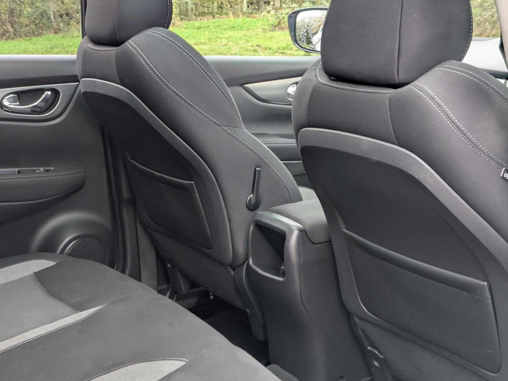 Nissan Qashqai 1.2 DIG-T N-Connecta SUV 5dr Petrol Manual Euro 6 (s/s) (115 ps)