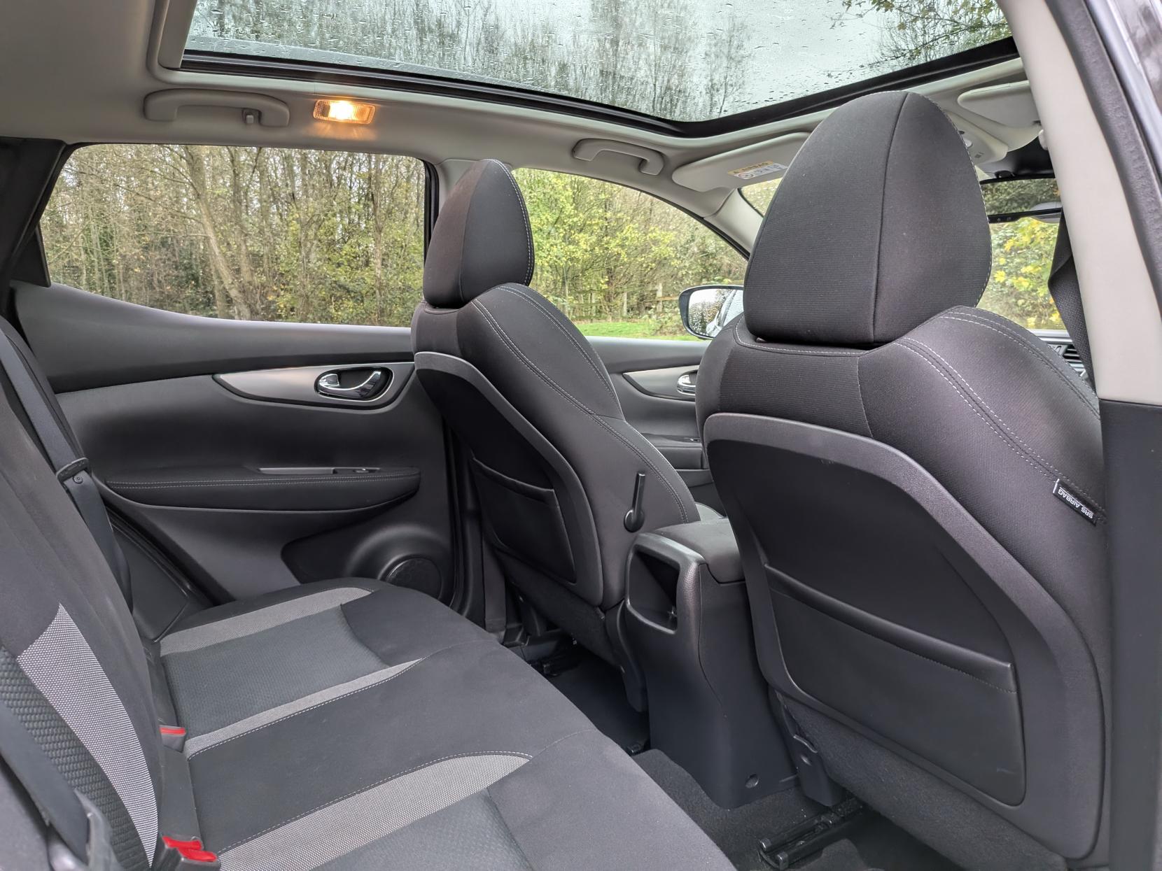 Nissan Qashqai 1.2 DIG-T N-Connecta SUV 5dr Petrol Manual Euro 6 (s/s) (115 ps)