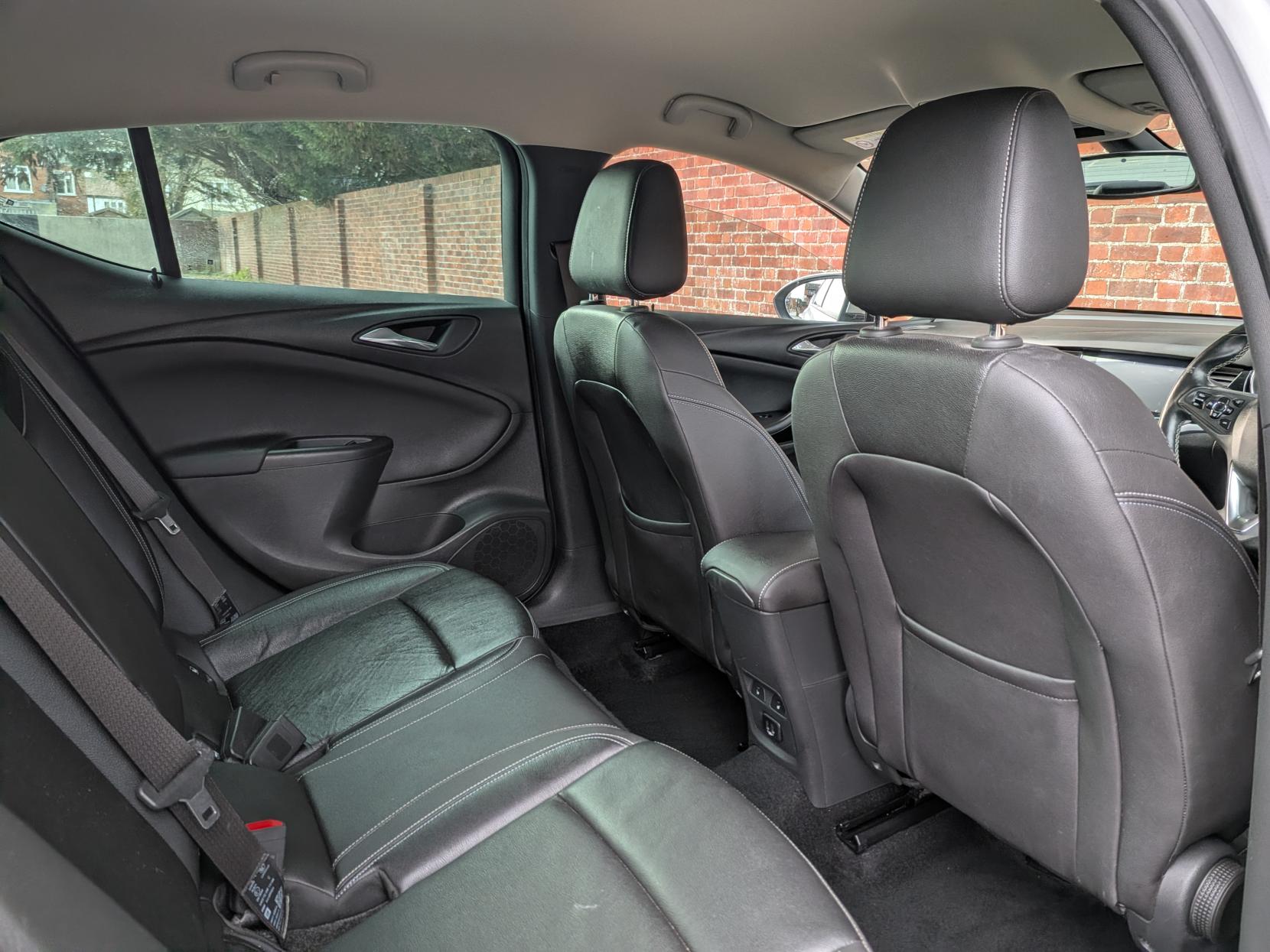 Vauxhall Astra 1.4i Turbo Elite Nav Hatchback 5dr Petrol Manual Euro 6 (150 ps)