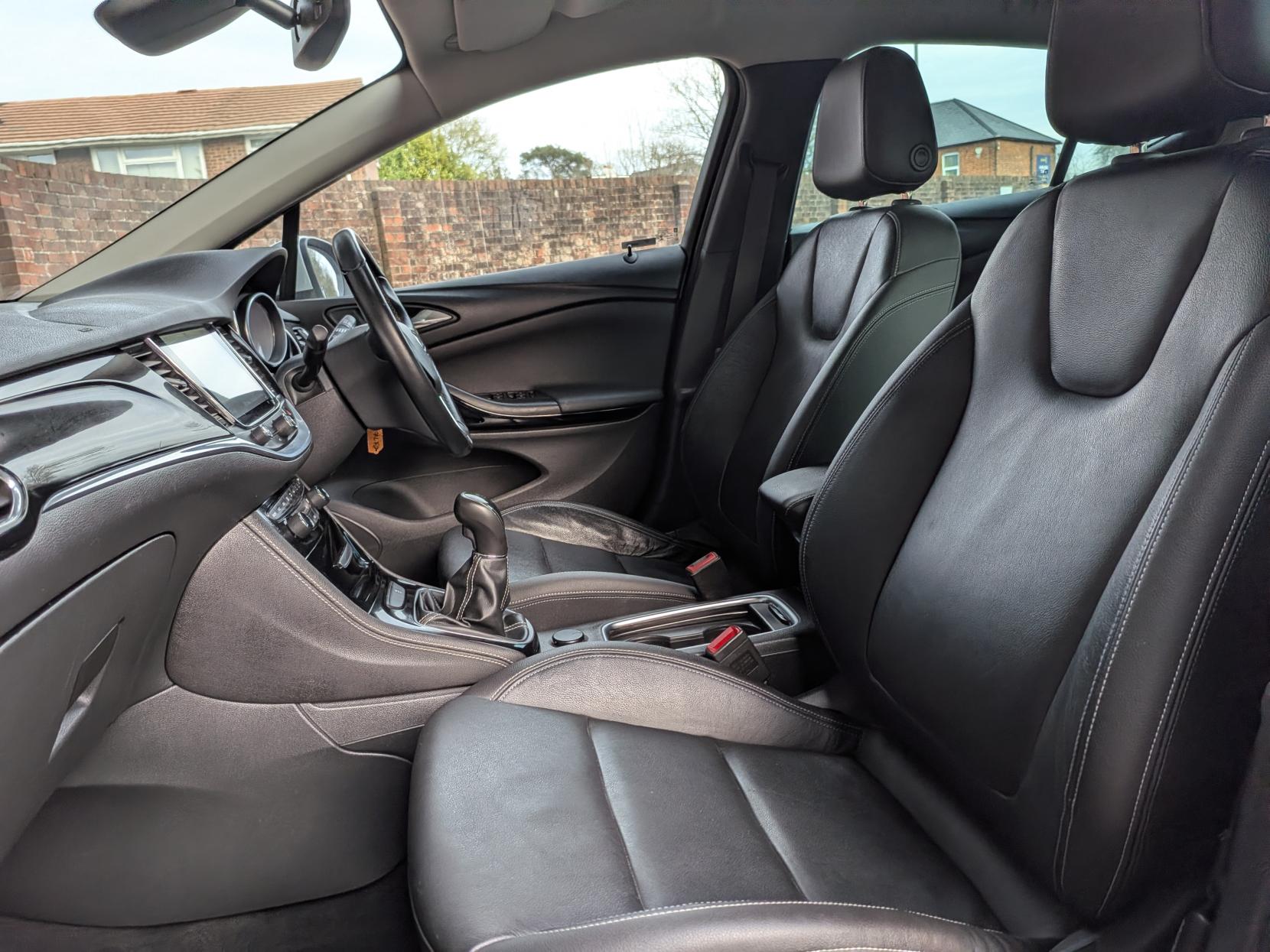 Vauxhall Astra 1.4i Turbo Elite Nav Hatchback 5dr Petrol Manual Euro 6 (150 ps)