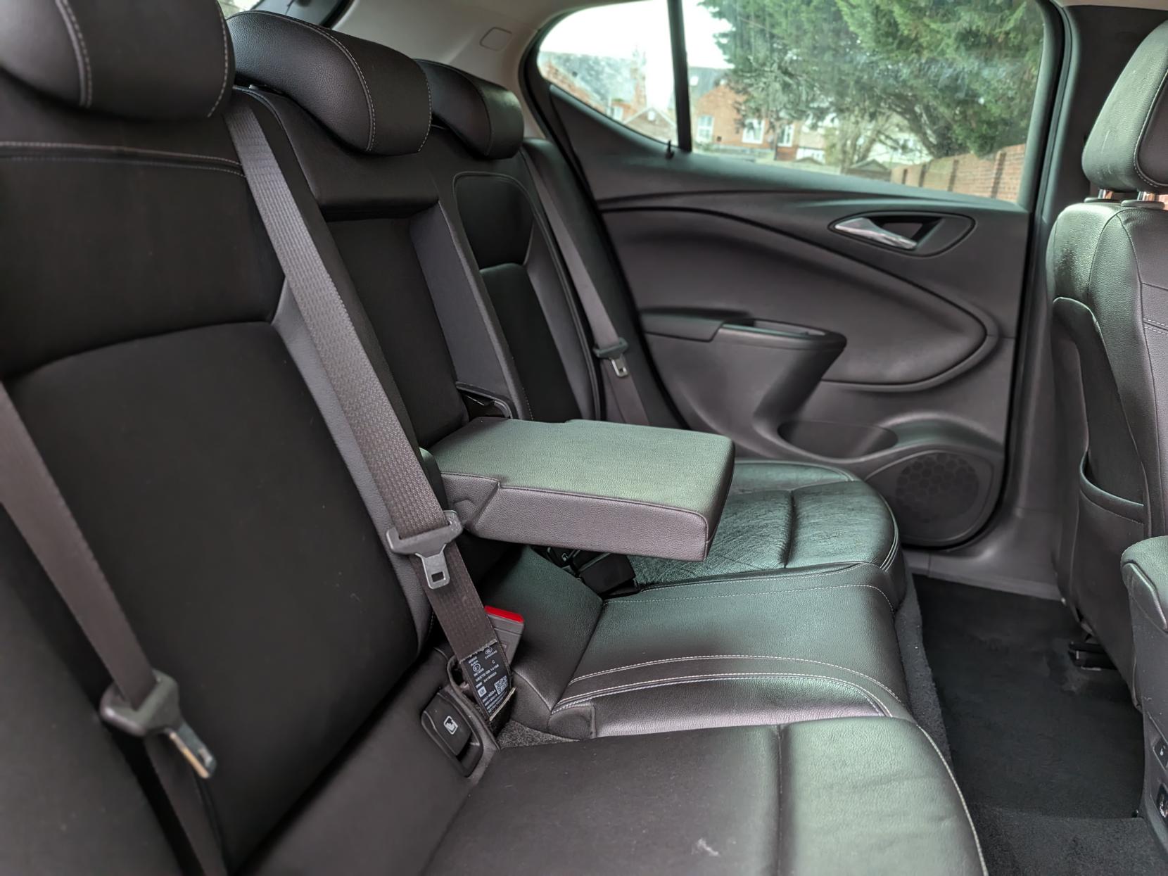 Vauxhall Astra 1.4i Turbo Elite Nav Hatchback 5dr Petrol Manual Euro 6 (150 ps)