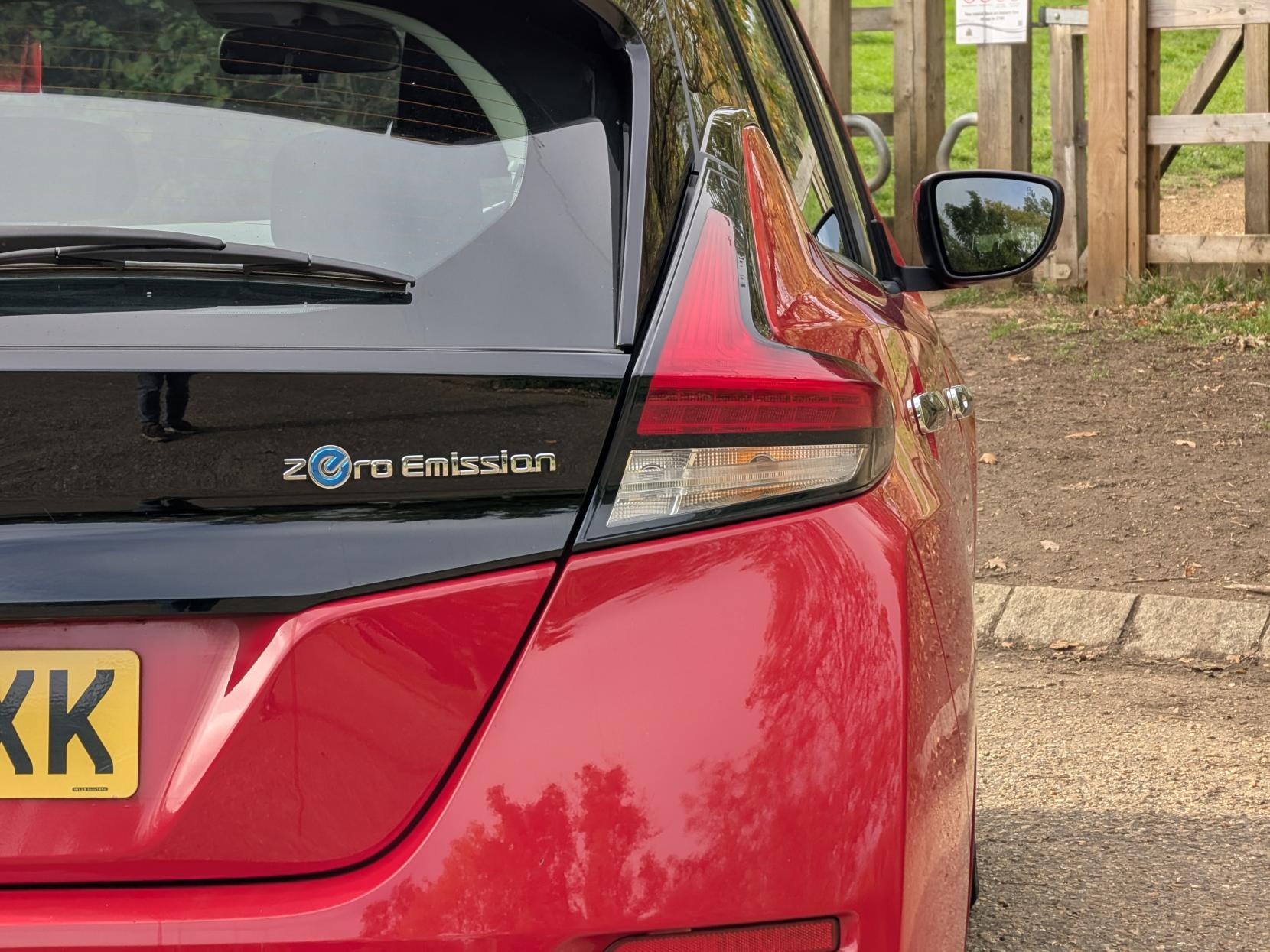 Nissan Leaf 40kWh Acenta Hatchback 5dr Electric Auto (150 ps)