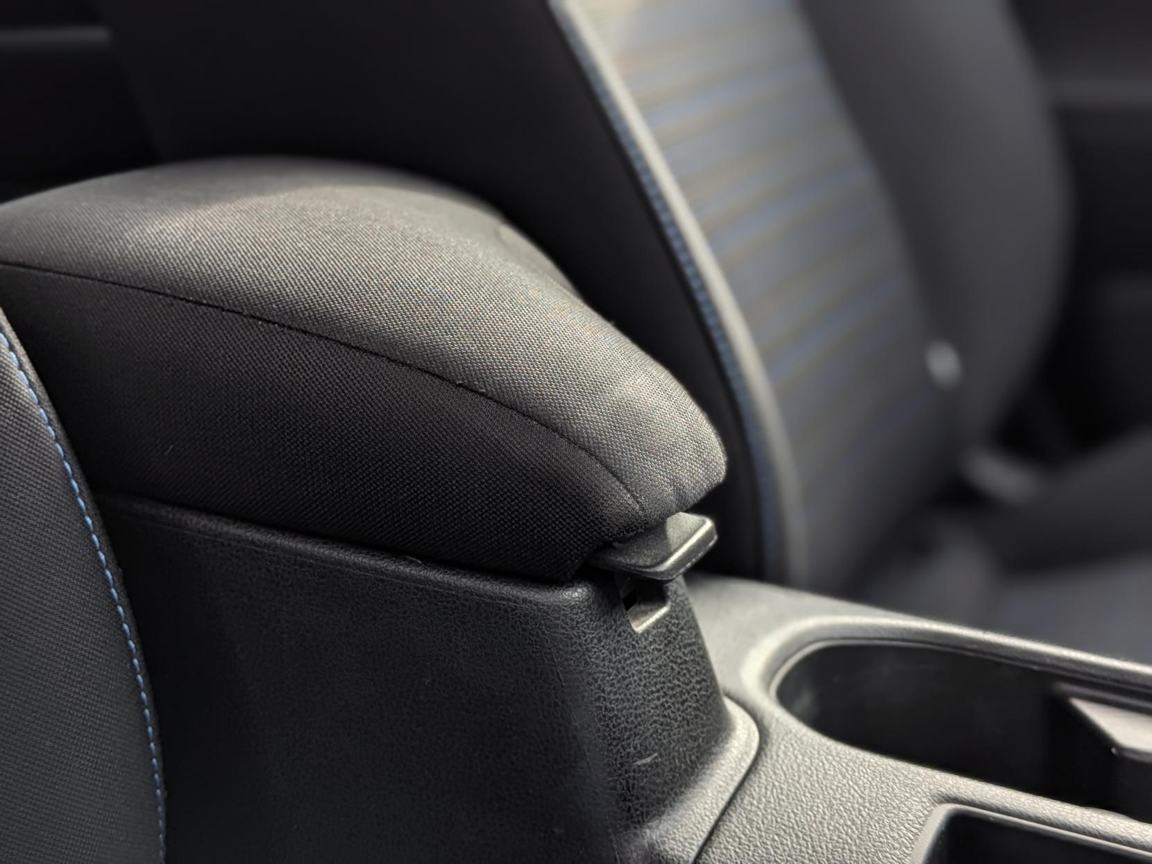 Nissan Leaf 40kWh Acenta Hatchback 5dr Electric Auto (150 ps)