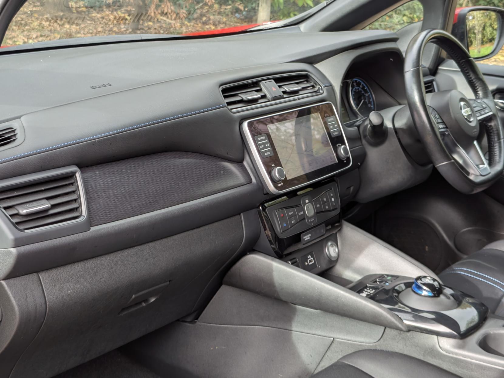 Nissan Leaf 40kWh Acenta Hatchback 5dr Electric Auto (150 ps)