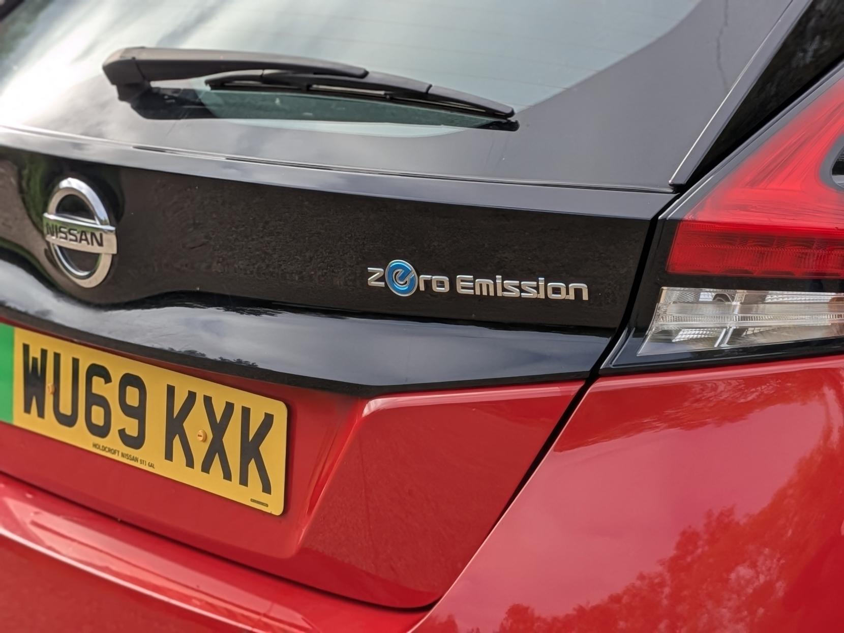 Nissan Leaf 40kWh Acenta Hatchback 5dr Electric Auto (150 ps)