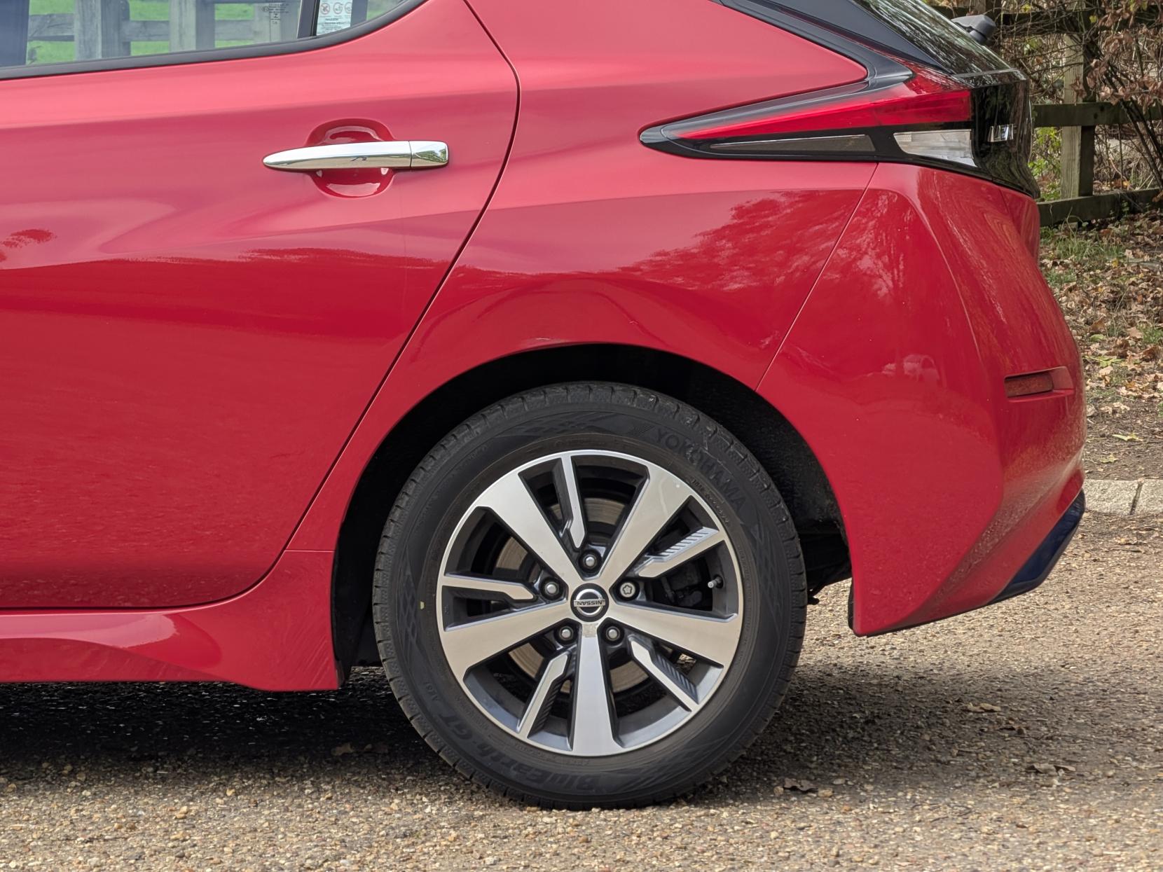 Nissan Leaf 40kWh Acenta Hatchback 5dr Electric Auto (150 ps)