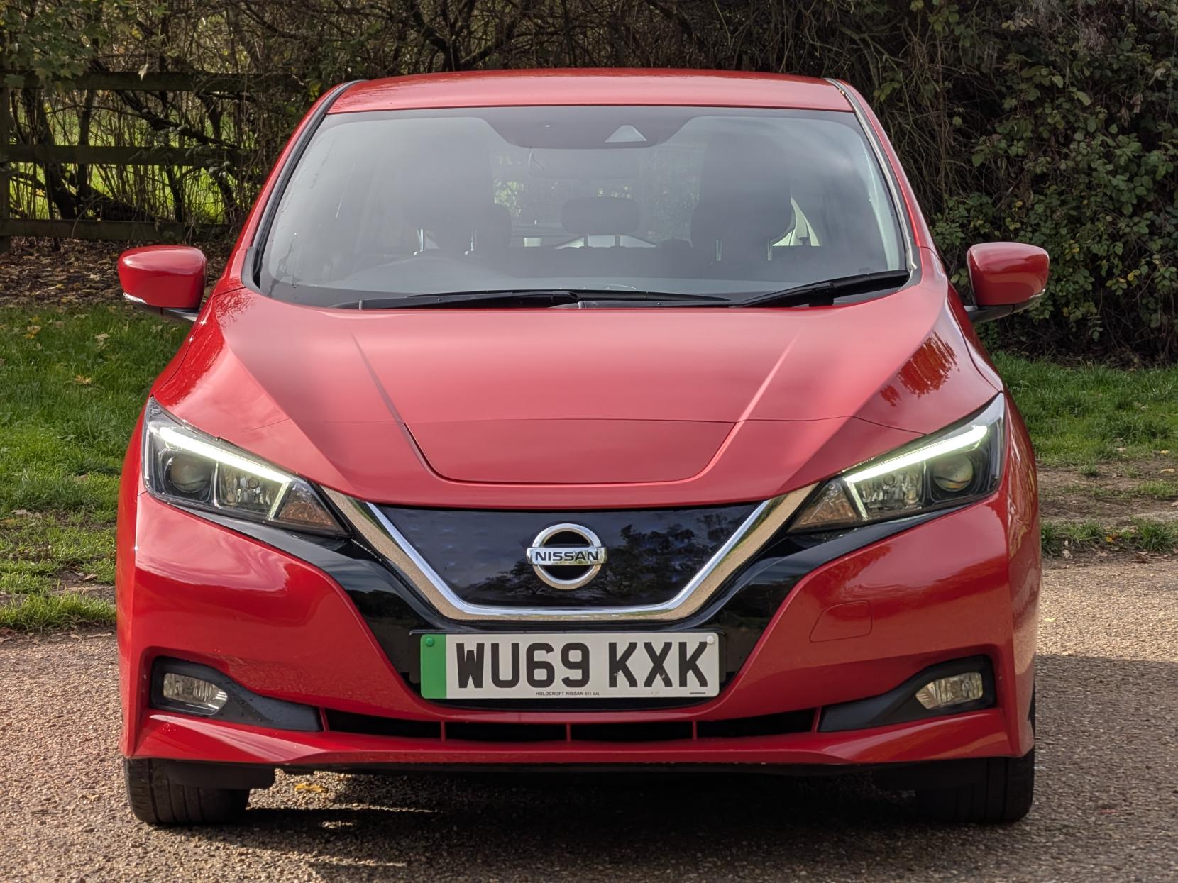 Nissan Leaf 40kWh Acenta Hatchback 5dr Electric Auto (150 ps)