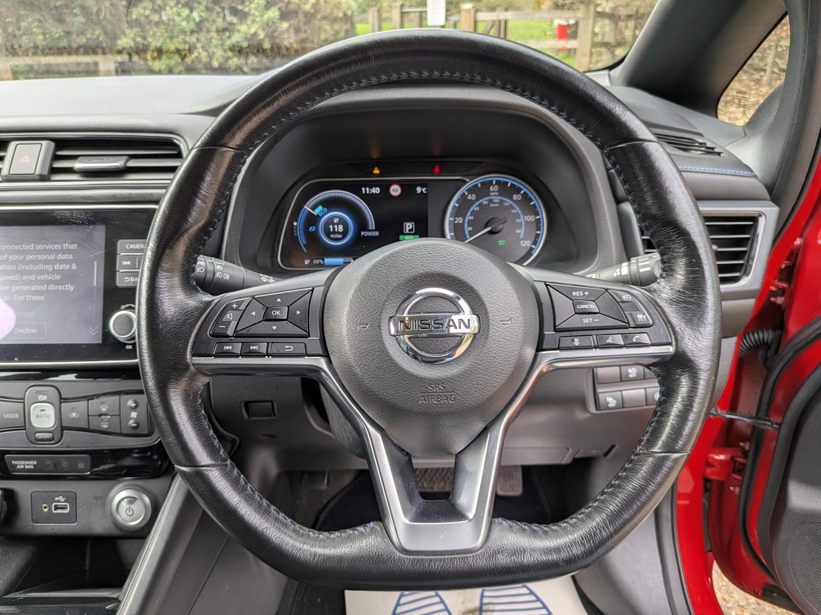 Nissan Leaf 40kWh Acenta Hatchback 5dr Electric Auto (150 ps)