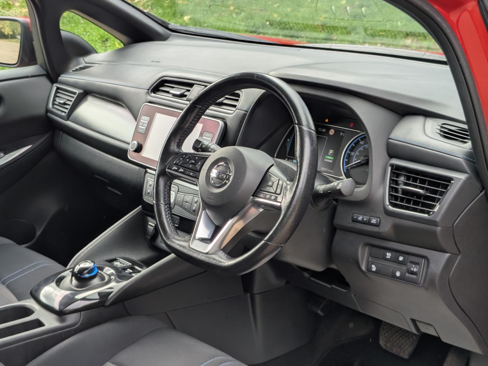 Nissan Leaf 40kWh Acenta Hatchback 5dr Electric Auto (150 ps)