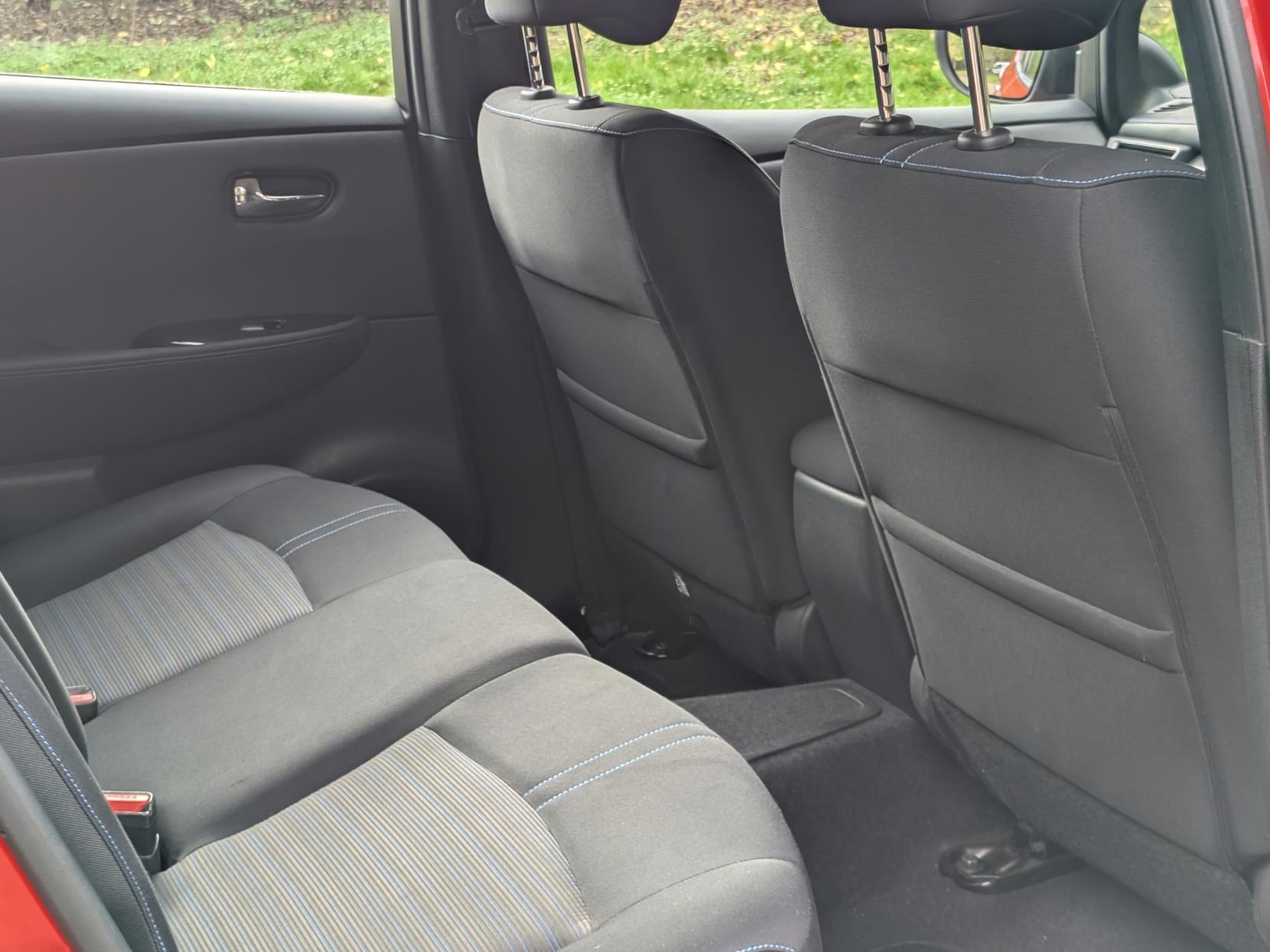 Nissan Leaf 40kWh Acenta Hatchback 5dr Electric Auto (150 ps)