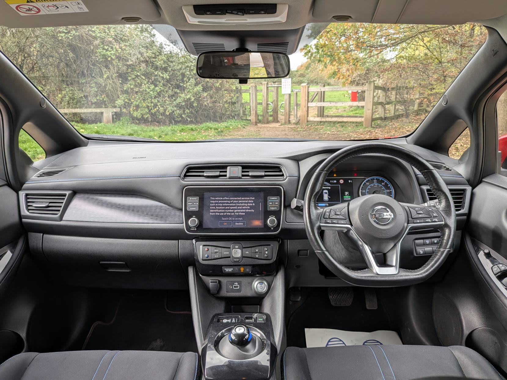 Nissan Leaf 40kWh Acenta Hatchback 5dr Electric Auto (150 ps)