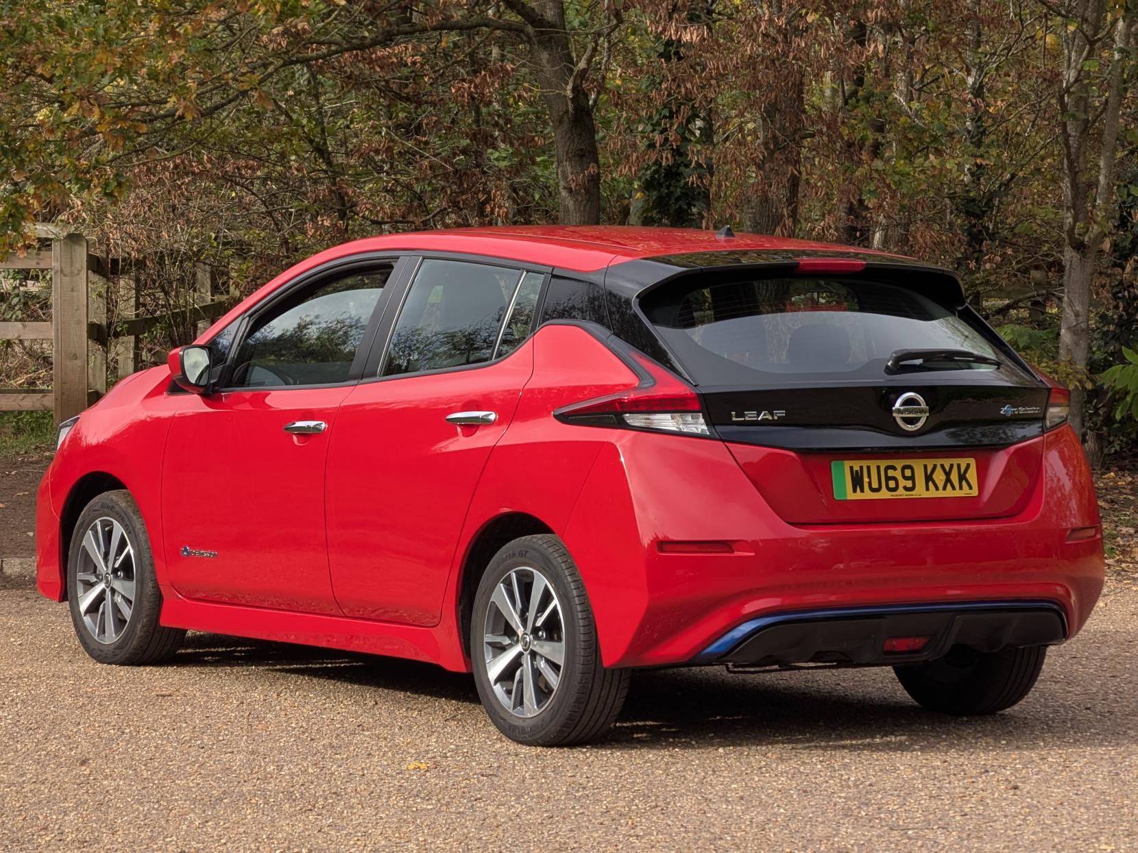 Nissan Leaf 40kWh Acenta Hatchback 5dr Electric Auto (150 ps)