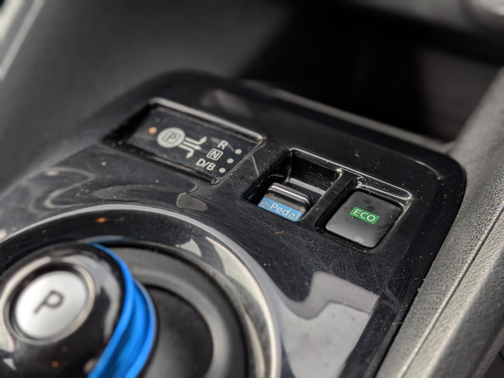 Nissan Leaf 40kWh Acenta Hatchback 5dr Electric Auto (150 ps)