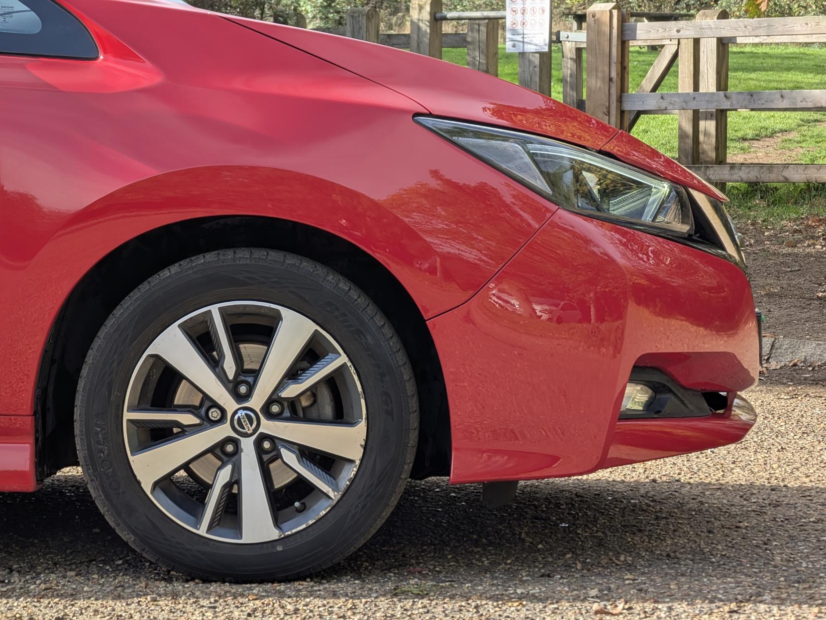 Nissan Leaf 40kWh Acenta Hatchback 5dr Electric Auto (150 ps)