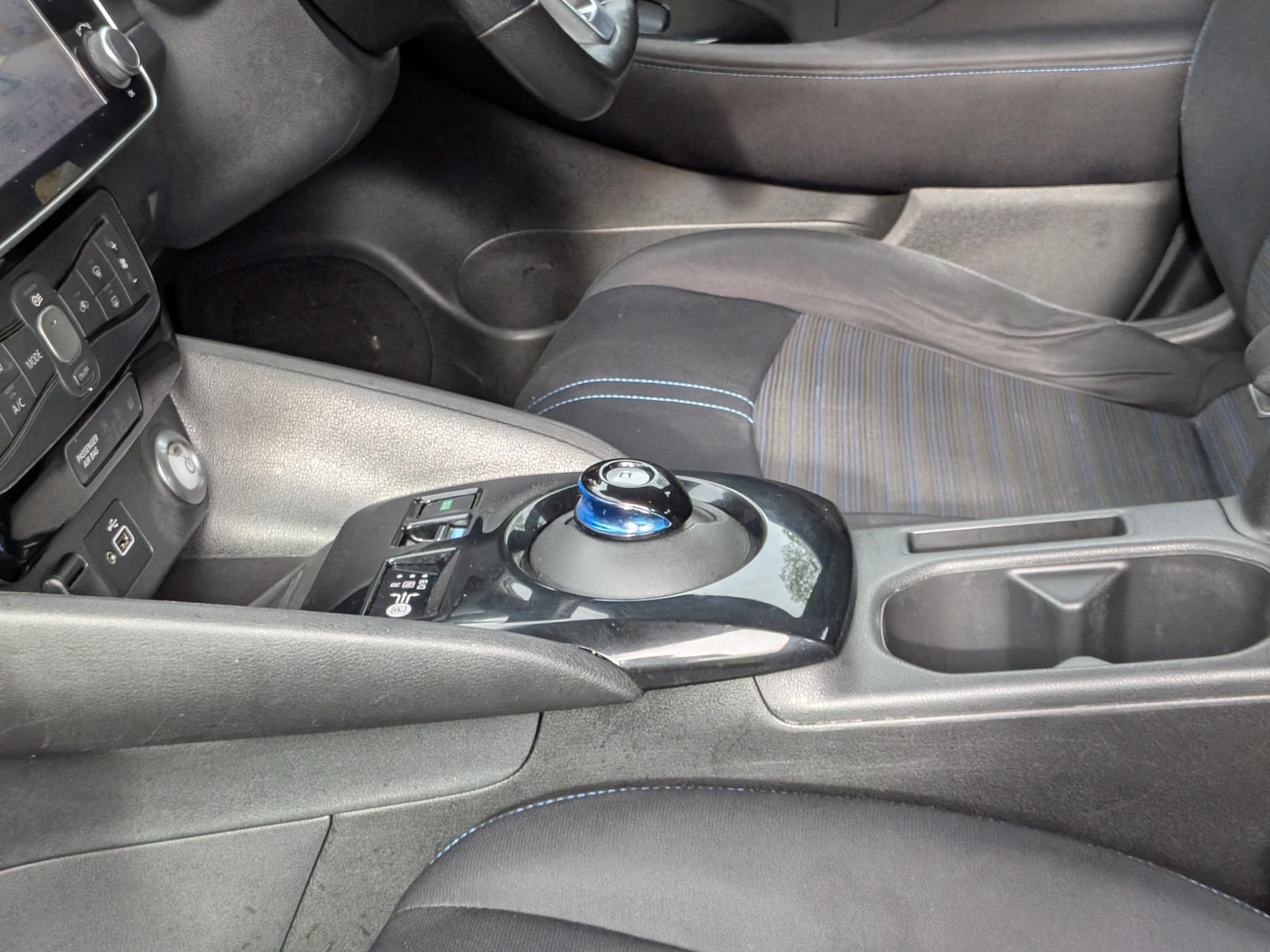 Nissan Leaf 40kWh Acenta Hatchback 5dr Electric Auto (150 ps)