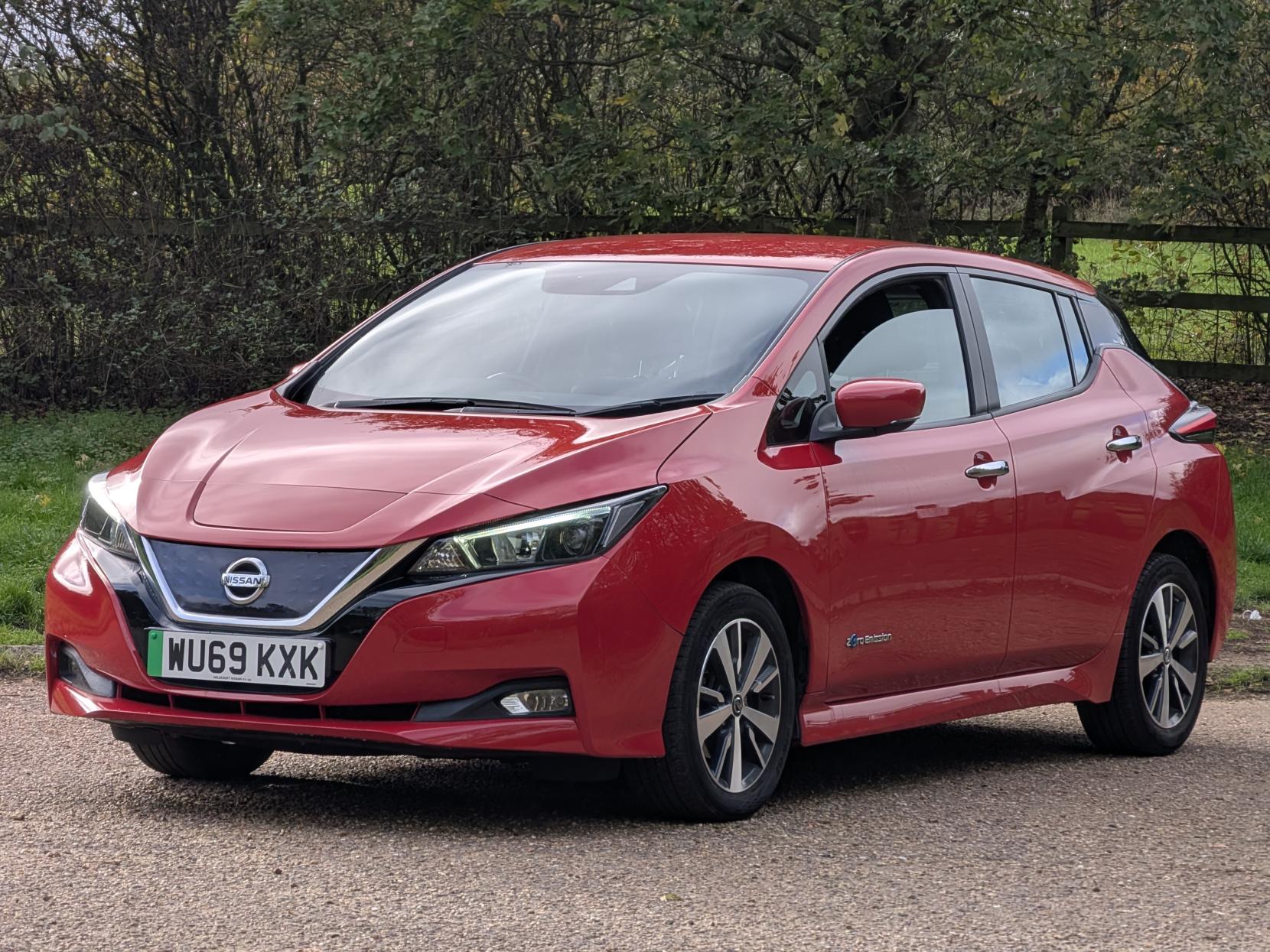 Nissan Leaf 40kWh Acenta Hatchback 5dr Electric Auto (150 ps)