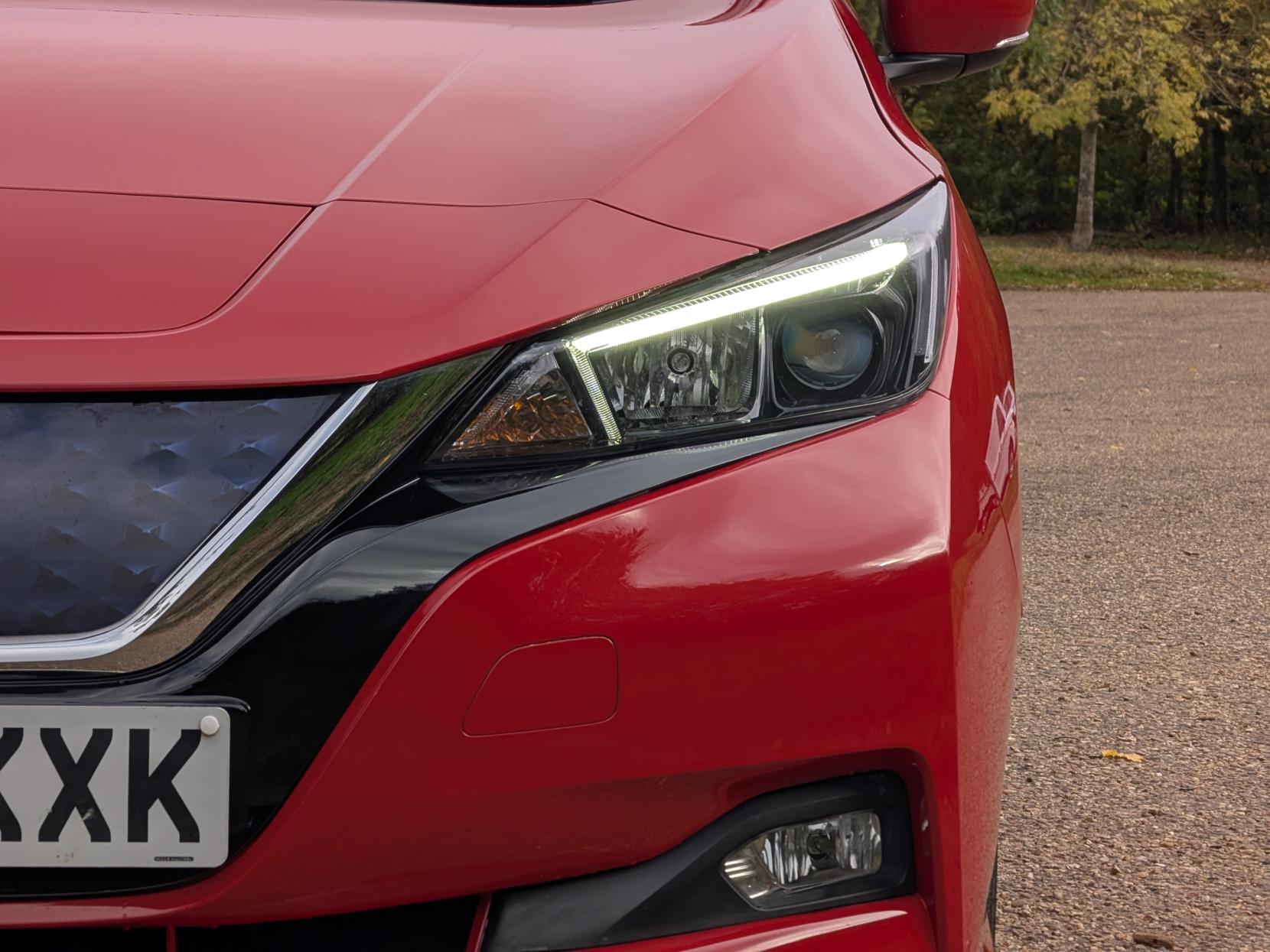 Nissan Leaf 40kWh Acenta Hatchback 5dr Electric Auto (150 ps)