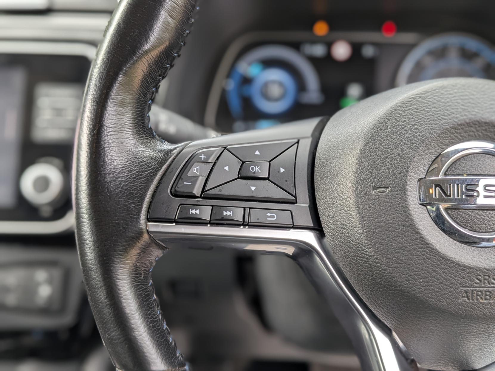 Nissan Leaf 40kWh Acenta Hatchback 5dr Electric Auto (150 ps)