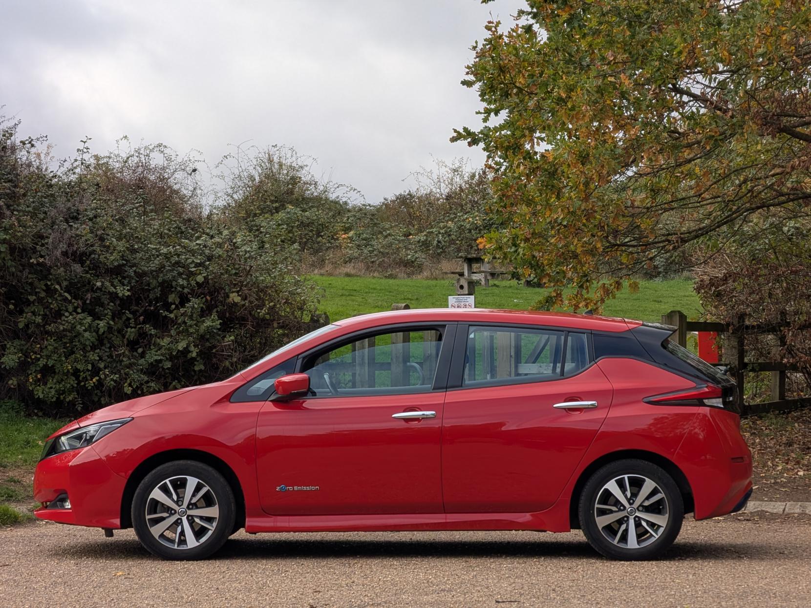 Nissan Leaf 40kWh Acenta Hatchback 5dr Electric Auto (150 ps)