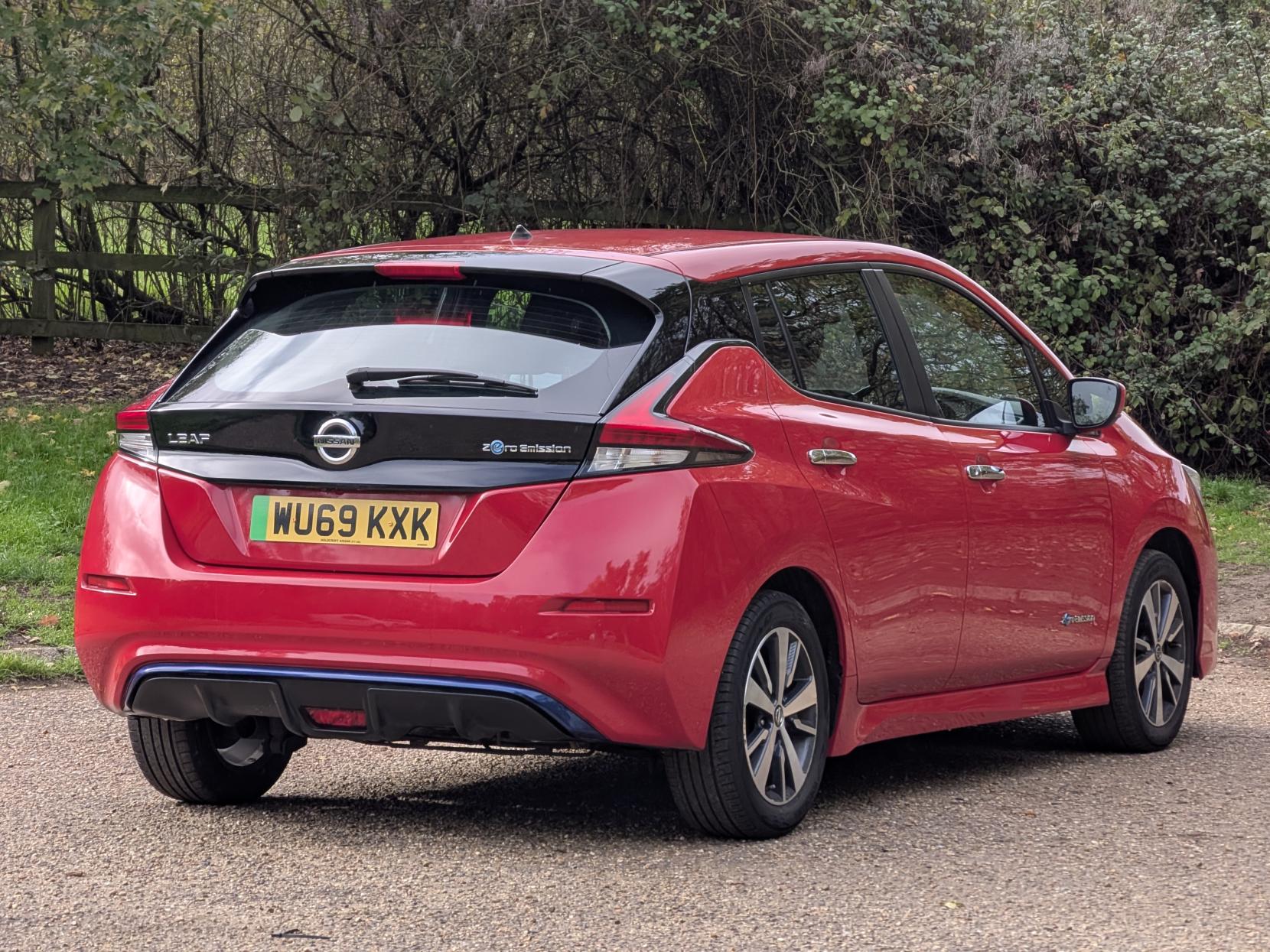 Nissan Leaf 40kWh Acenta Hatchback 5dr Electric Auto (150 ps)