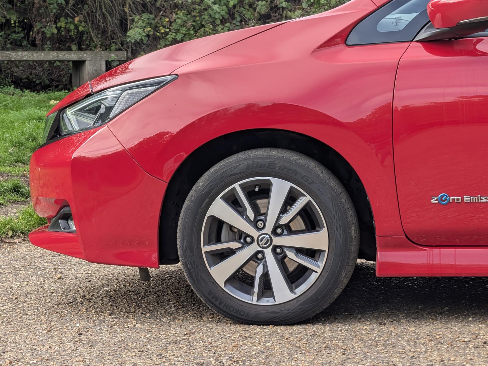 Nissan Leaf 40kWh Acenta Hatchback 5dr Electric Auto (150 ps)