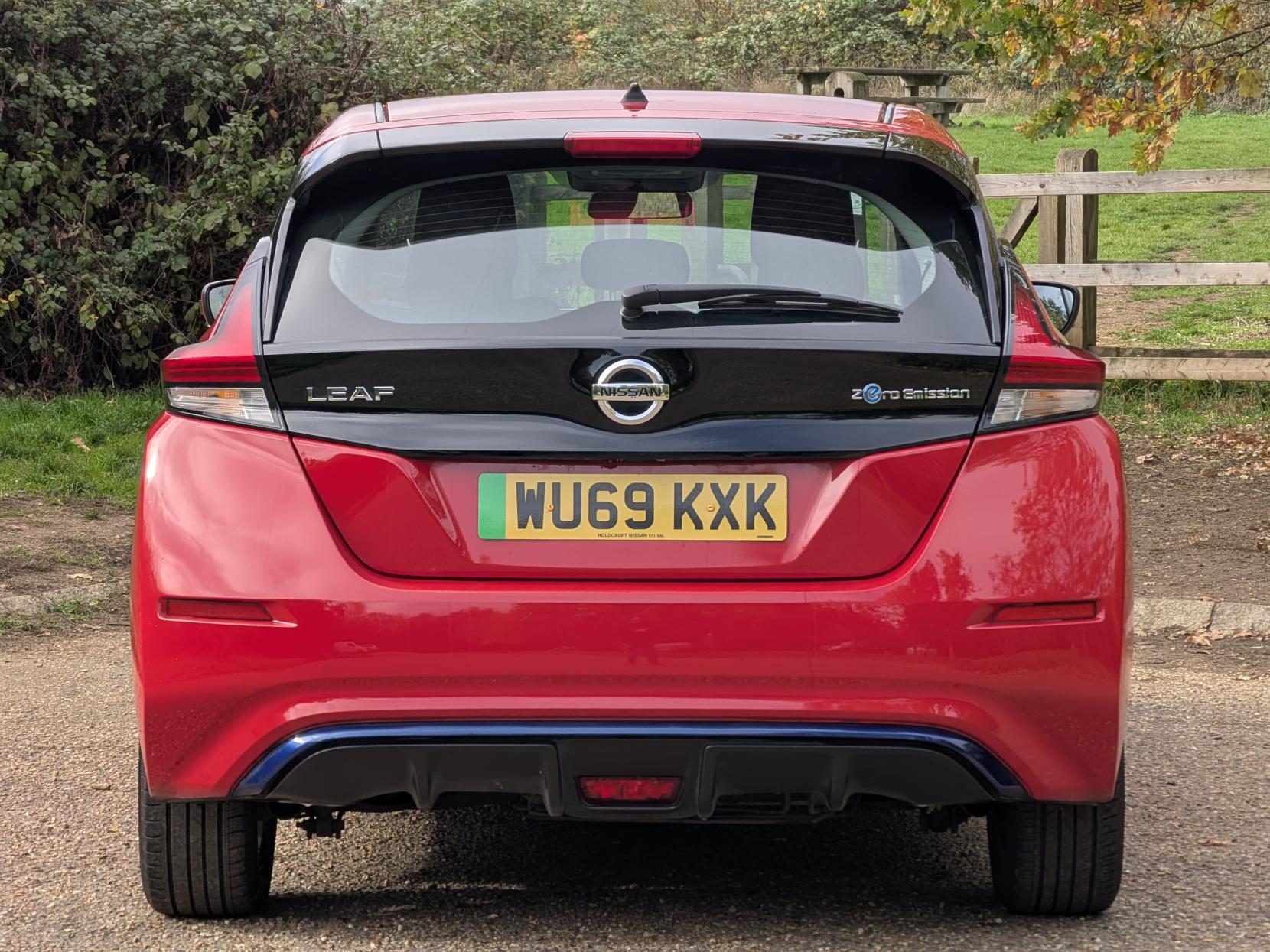 Nissan Leaf 40kWh Acenta Hatchback 5dr Electric Auto (150 ps)