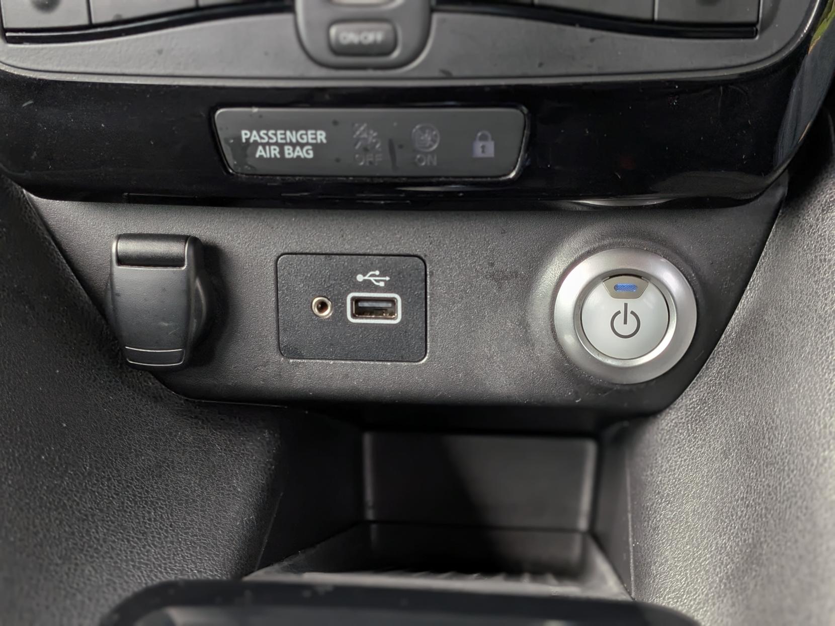 Nissan Leaf 40kWh Acenta Hatchback 5dr Electric Auto (150 ps)