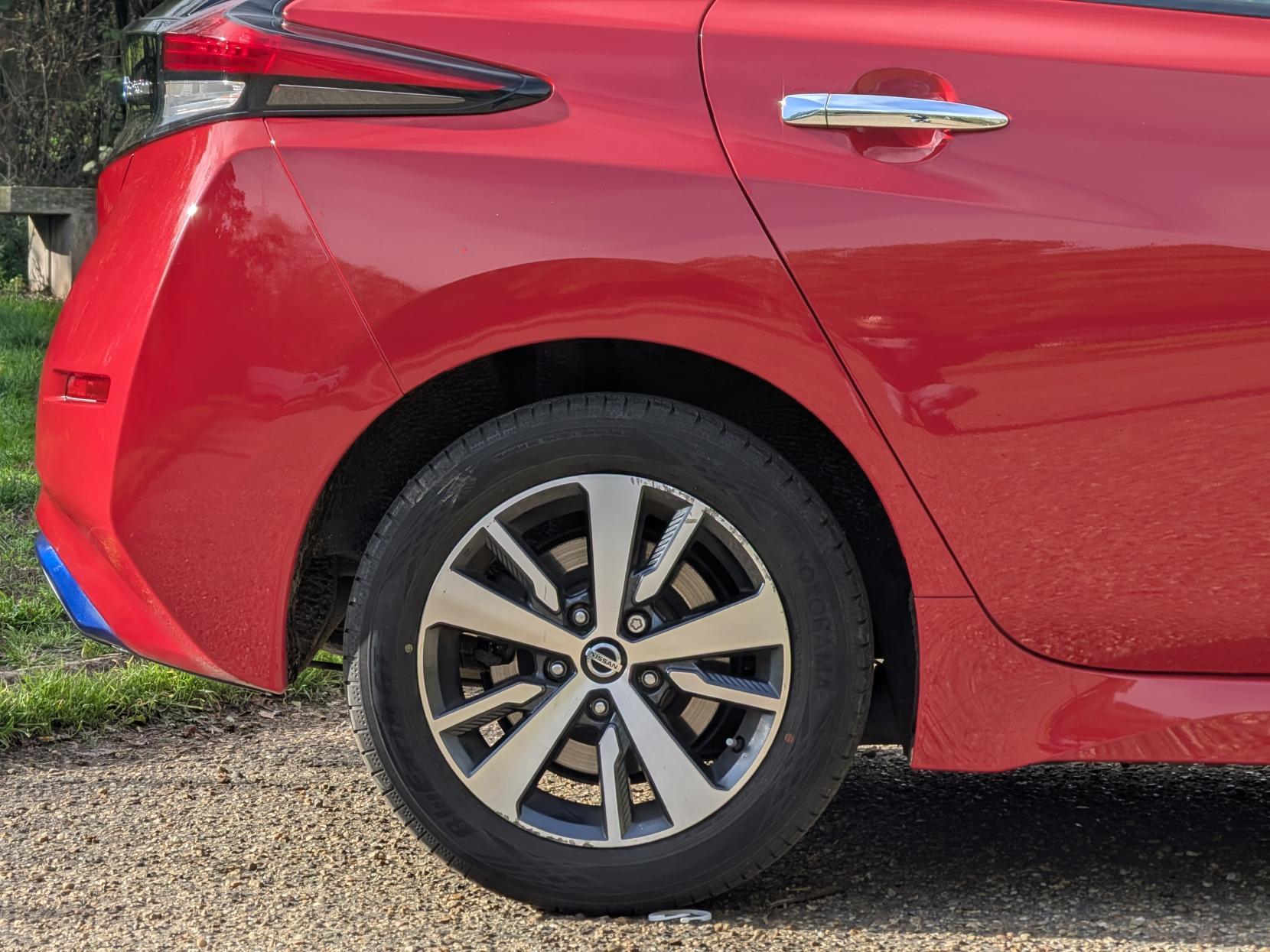 Nissan Leaf 40kWh Acenta Hatchback 5dr Electric Auto (150 ps)