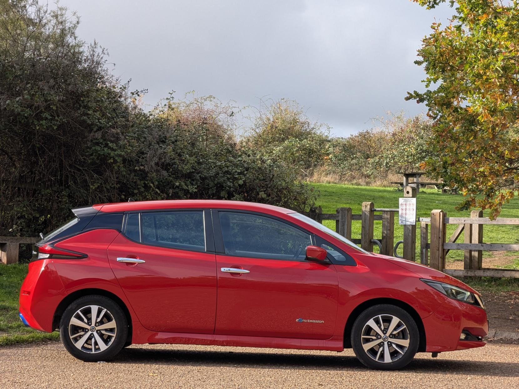 Nissan Leaf 40kWh Acenta Hatchback 5dr Electric Auto (150 ps)