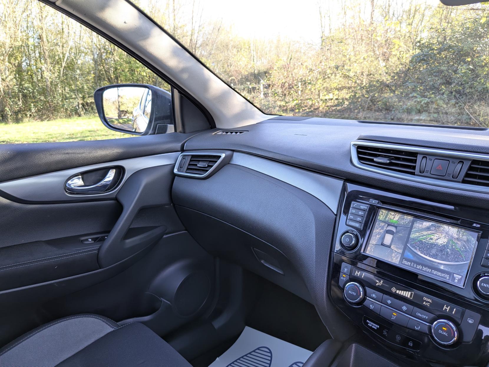 Nissan Qashqai 1.2 DIG-T N-Connecta SUV 5dr Petrol Manual Euro 6 (s/s) (115 ps)