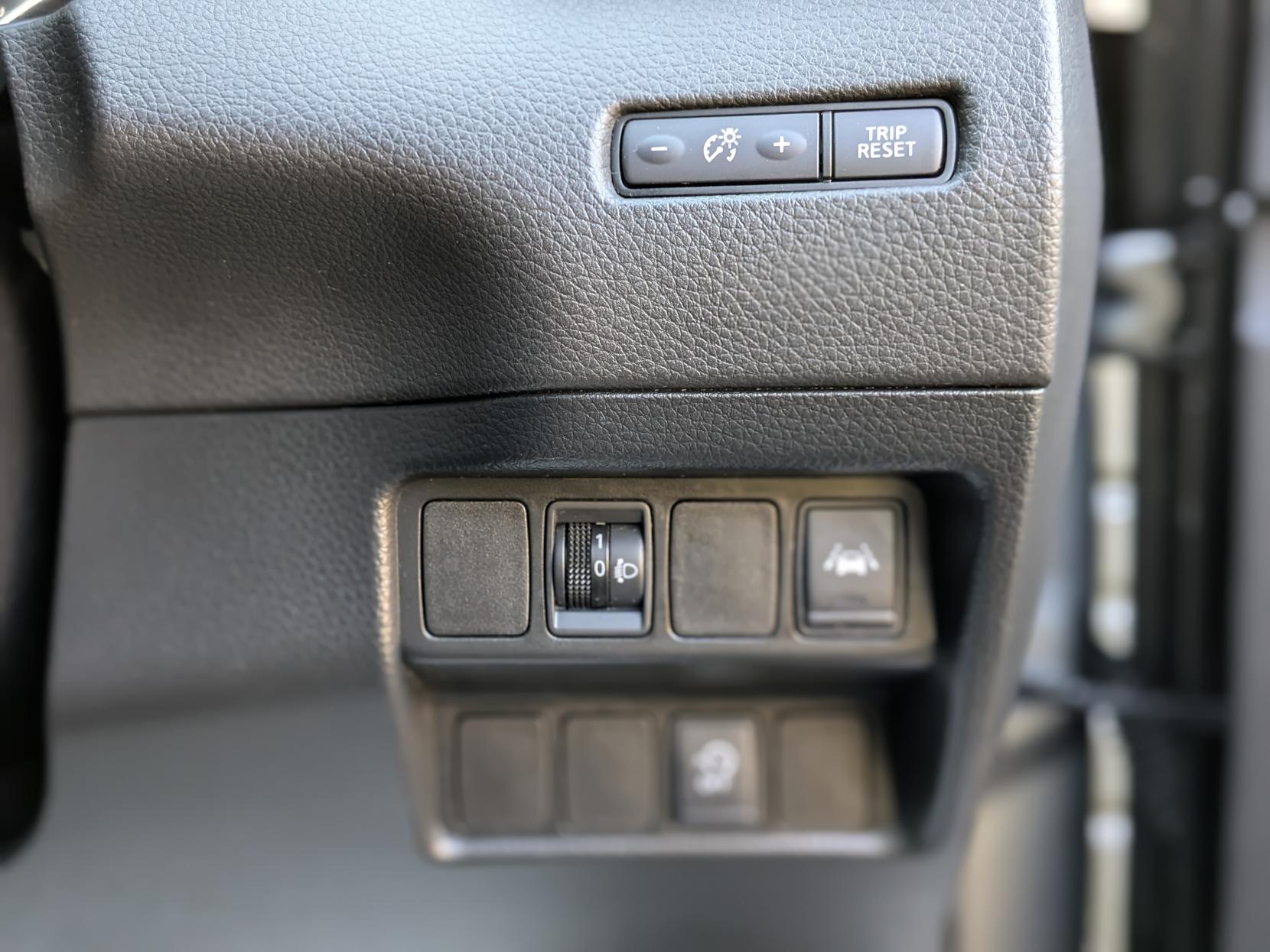 Nissan Qashqai 1.2 DIG-T N-Connecta SUV 5dr Petrol Manual Euro 6 (s/s) (115 ps)