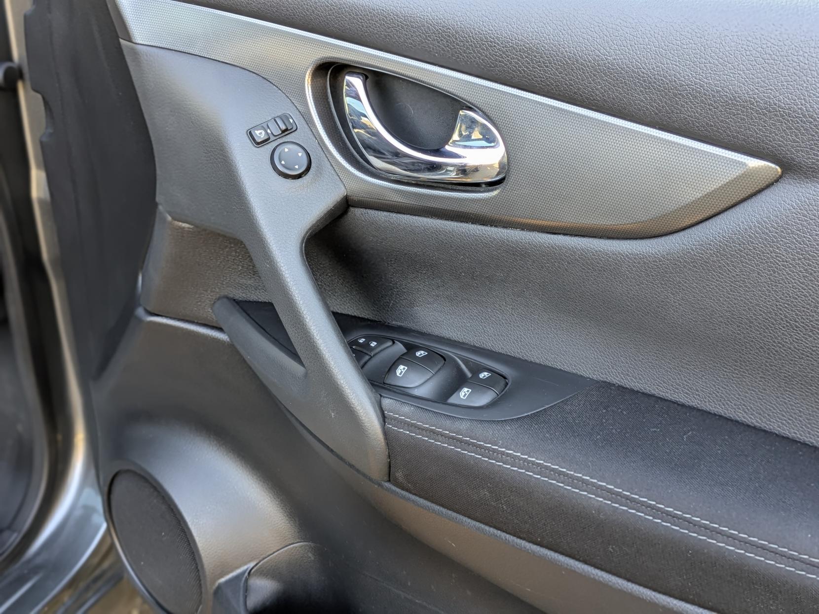 Nissan Qashqai 1.2 DIG-T N-Connecta SUV 5dr Petrol Manual Euro 6 (s/s) (115 ps)