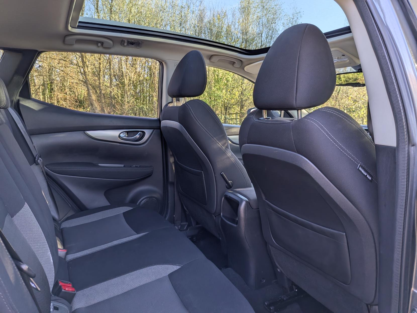 Nissan Qashqai 1.2 DIG-T N-Connecta SUV 5dr Petrol Manual Euro 6 (s/s) (115 ps)